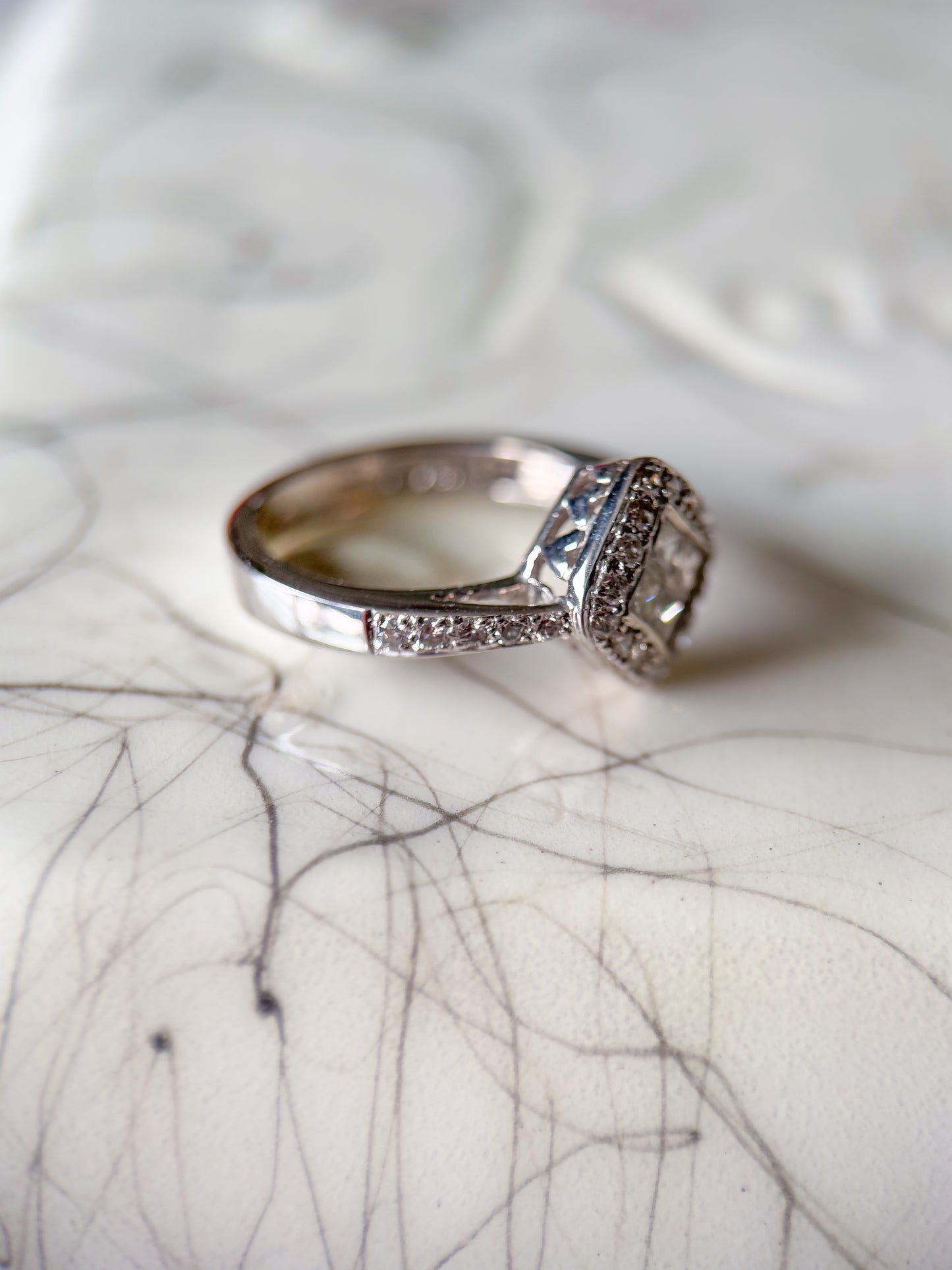 Vintage Natural Diamond 18k White Gold Ring