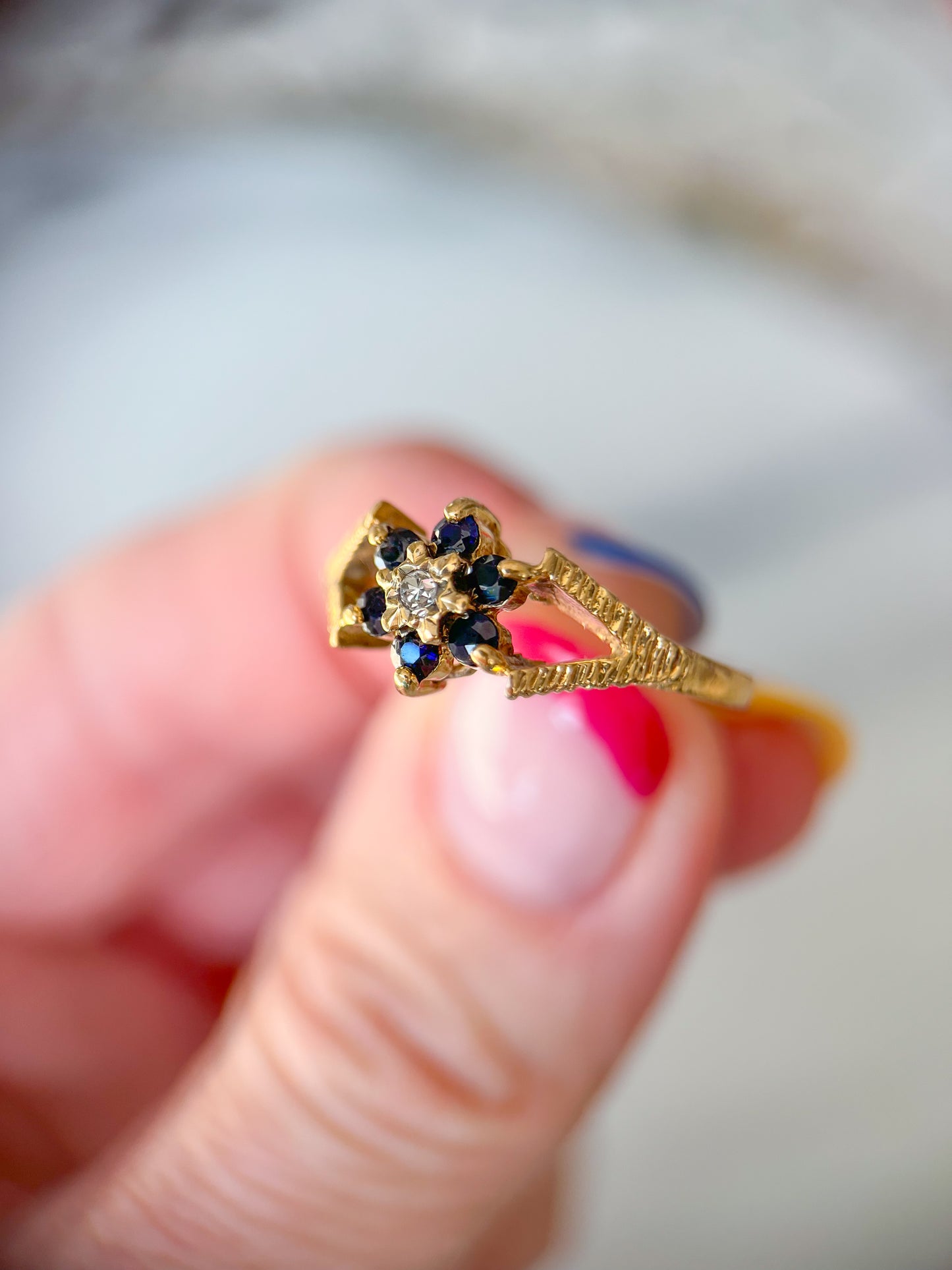 Vintage Natural Sapphire and Diamond Flower 9k Yellow Gold Ring