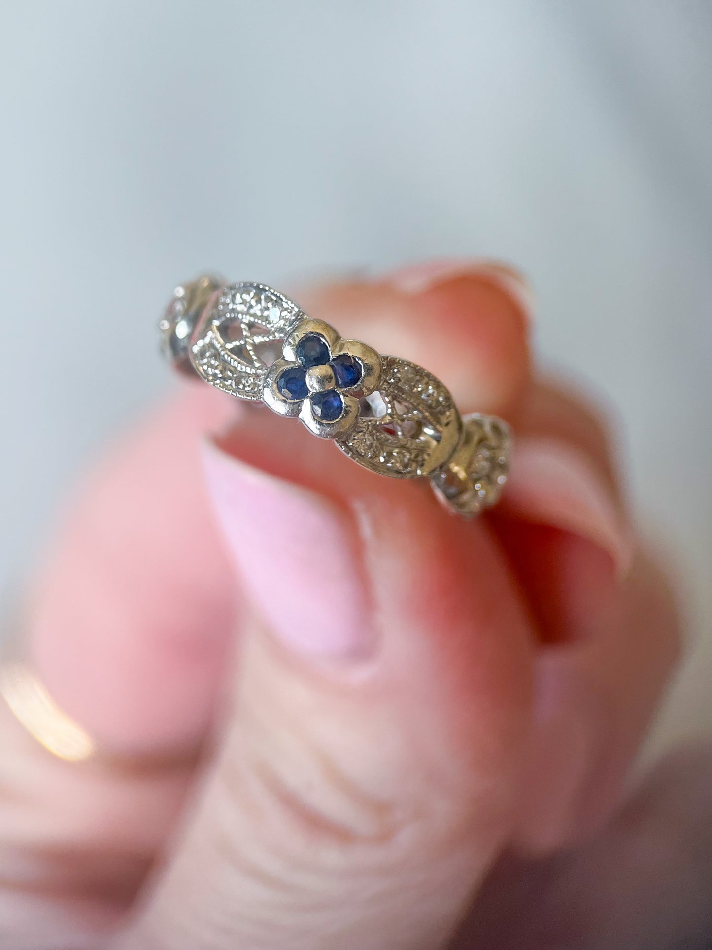 Vintage Natural Sapphire and Diamond Flower 14k White Gold Ring