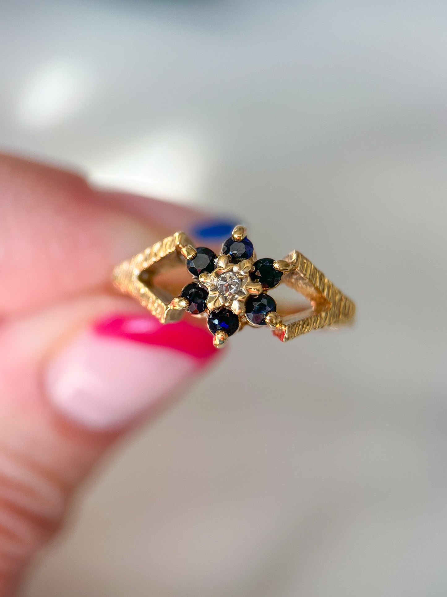 Vintage Natural Sapphire and Diamond Flower 9k Yellow Gold Ring