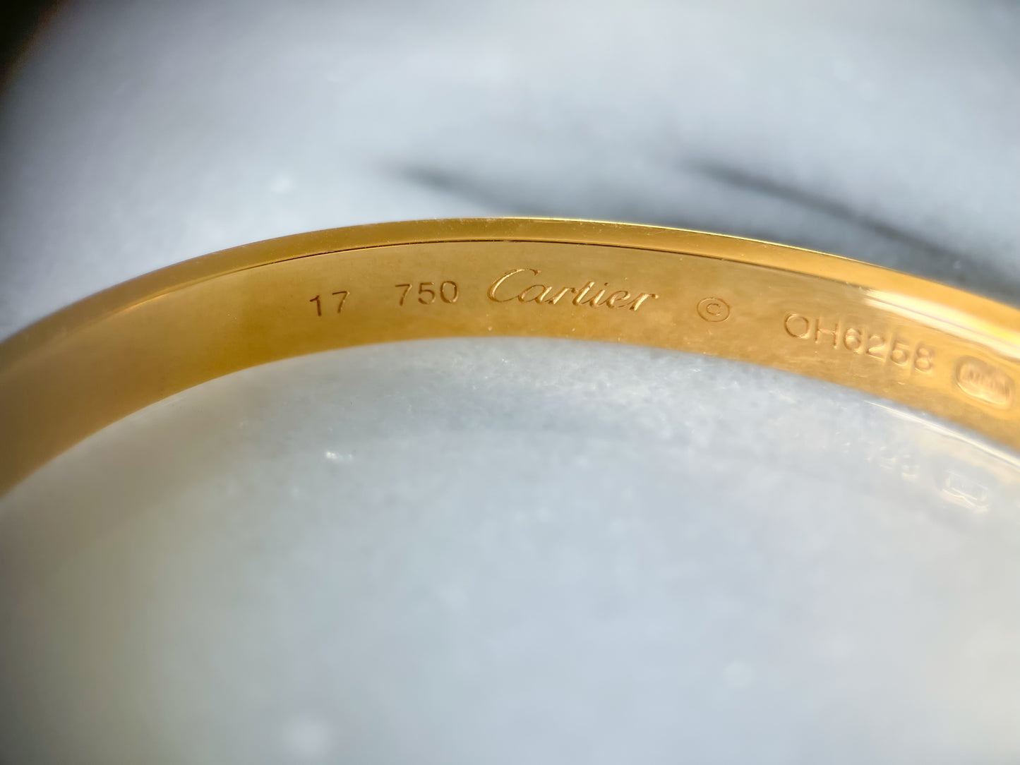 Size 17 18k Yellow Gold Solid Screw Bangle