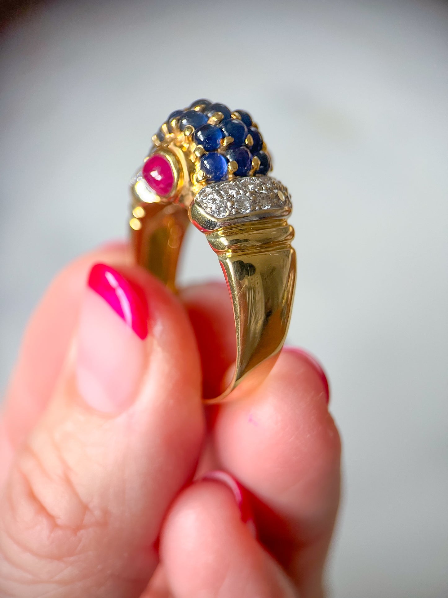Vintage Cabochon Sapphire Dome 18k Yellow Gold Ring, circa 1990s