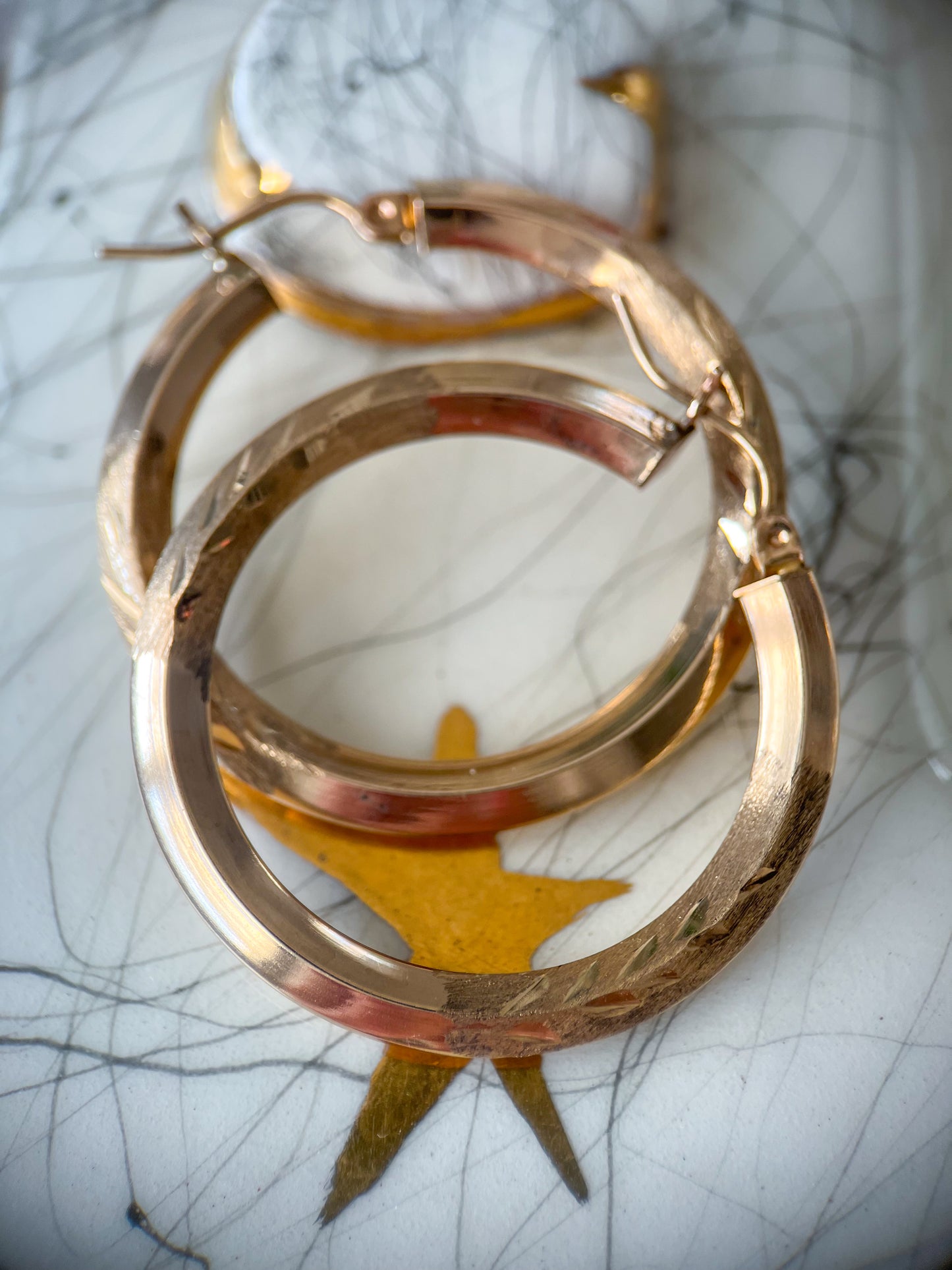 Vintage Floral Faceted Tube Etched 10k Yellow Gold Hoop Earrings