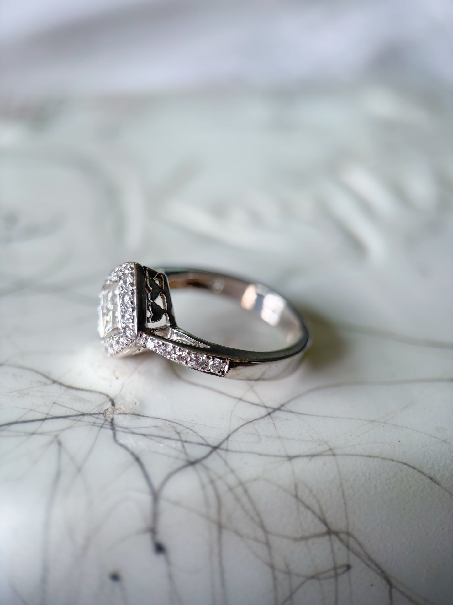 Vintage Natural Diamond 18k White Gold Ring
