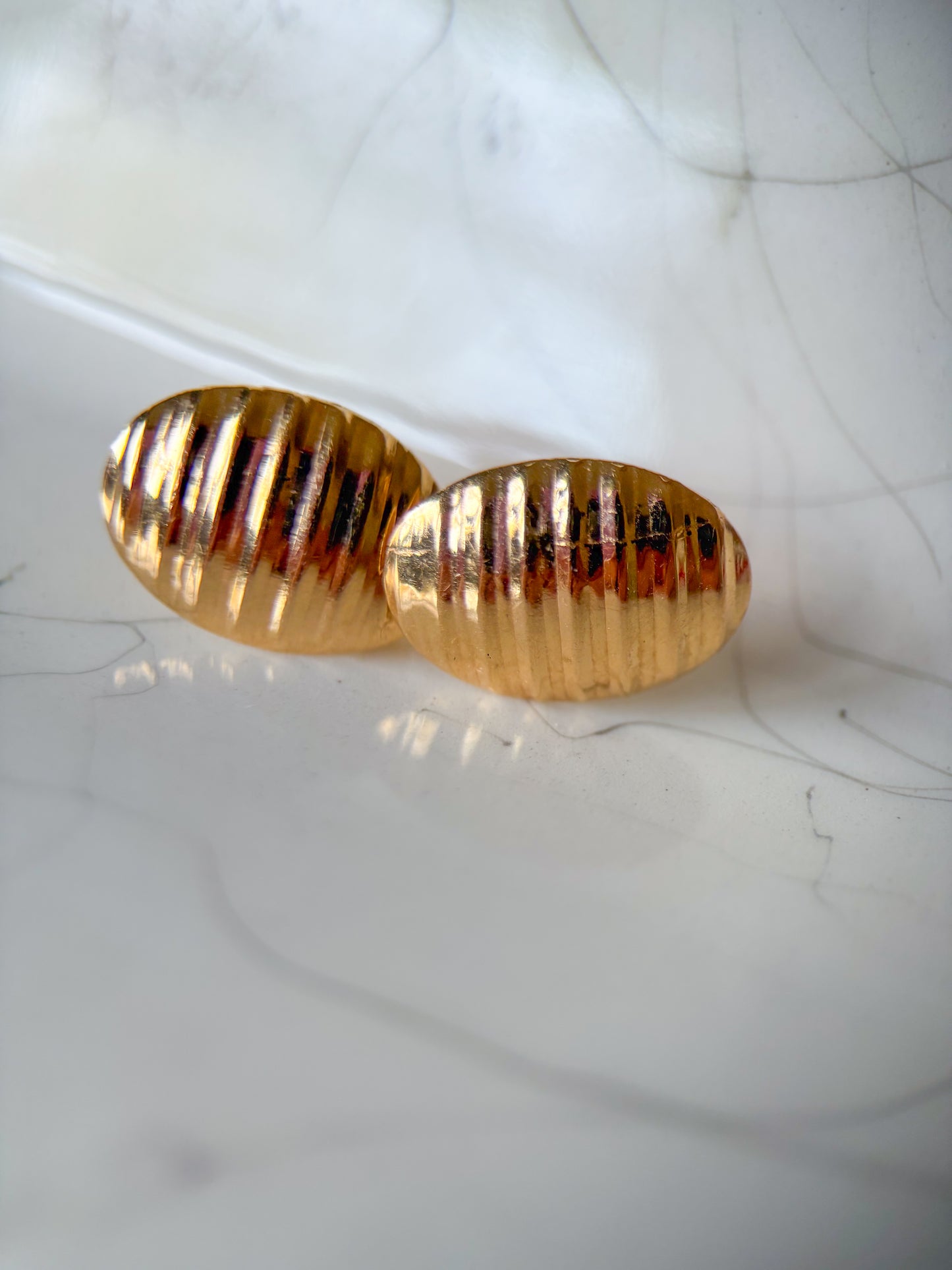 Vintage Oval Ribbed Stud 14k Yellow Gold Earrings