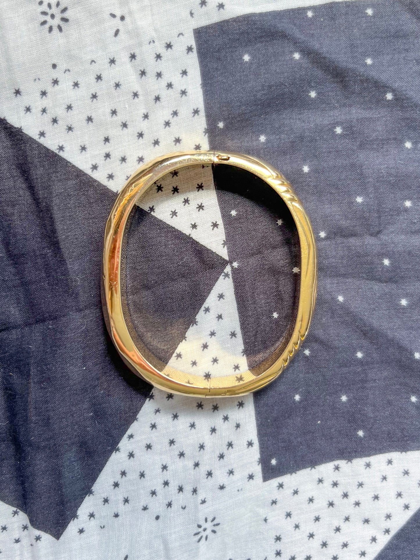 Vintage Wavy 14k Yellow Gold Bangle - Circa 1980s