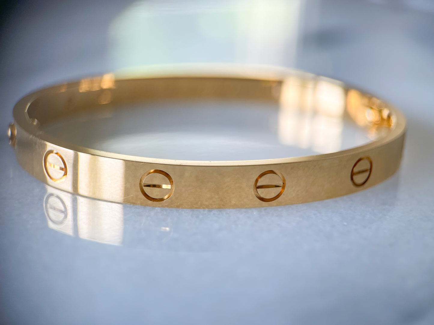 Size 17 18k Yellow Gold Solid Screw Bangle