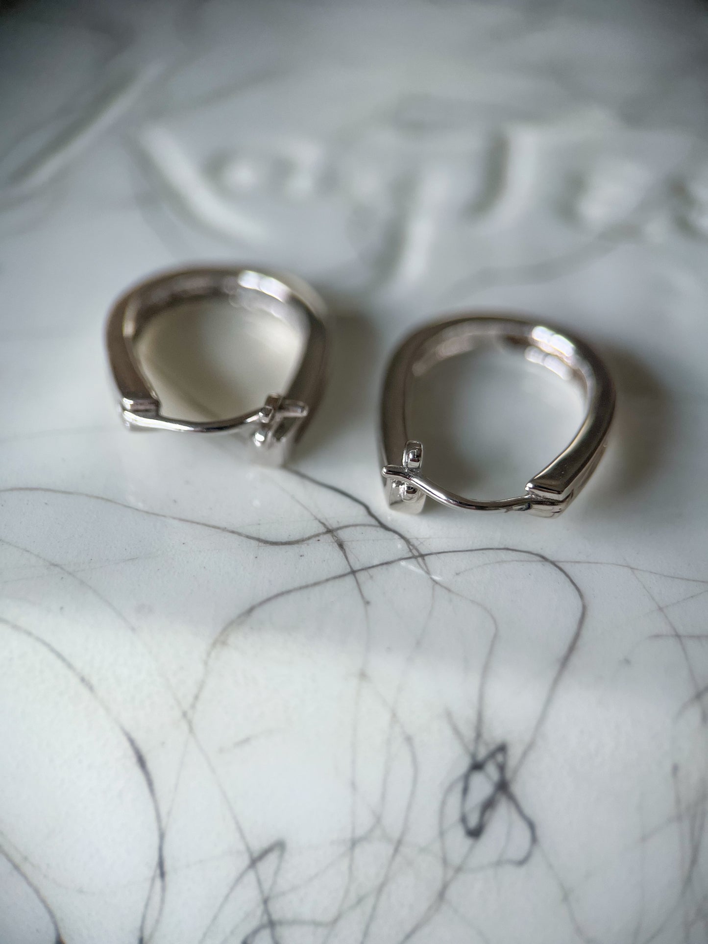 Natural Diamond 14k White Gold Oval Hoop Earrings