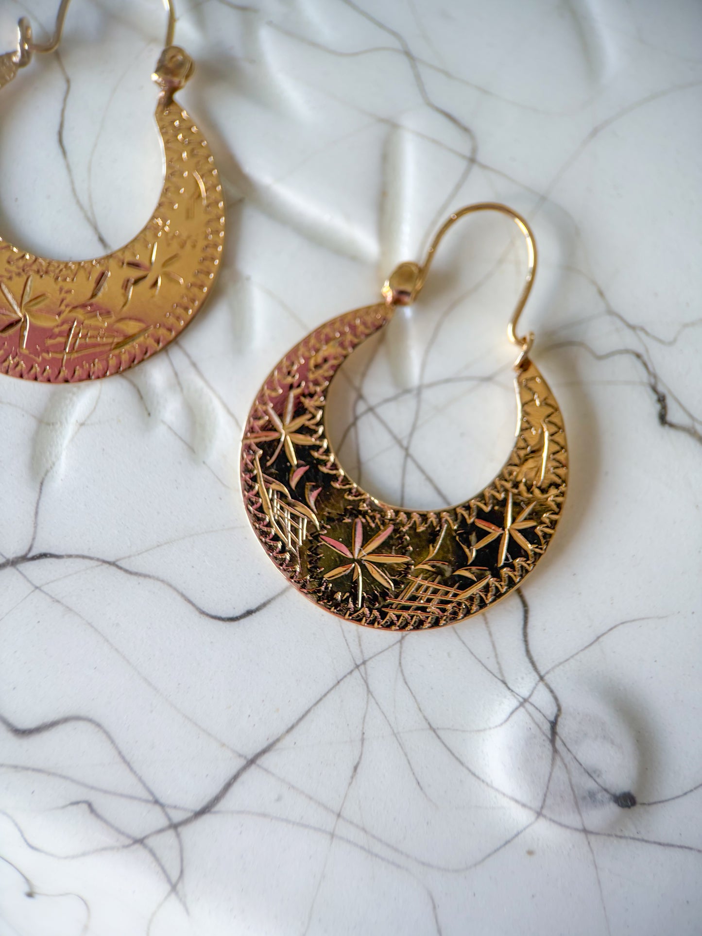 Vintage Flat Etched Bag Hoop 14k Yellow Gold Earrings