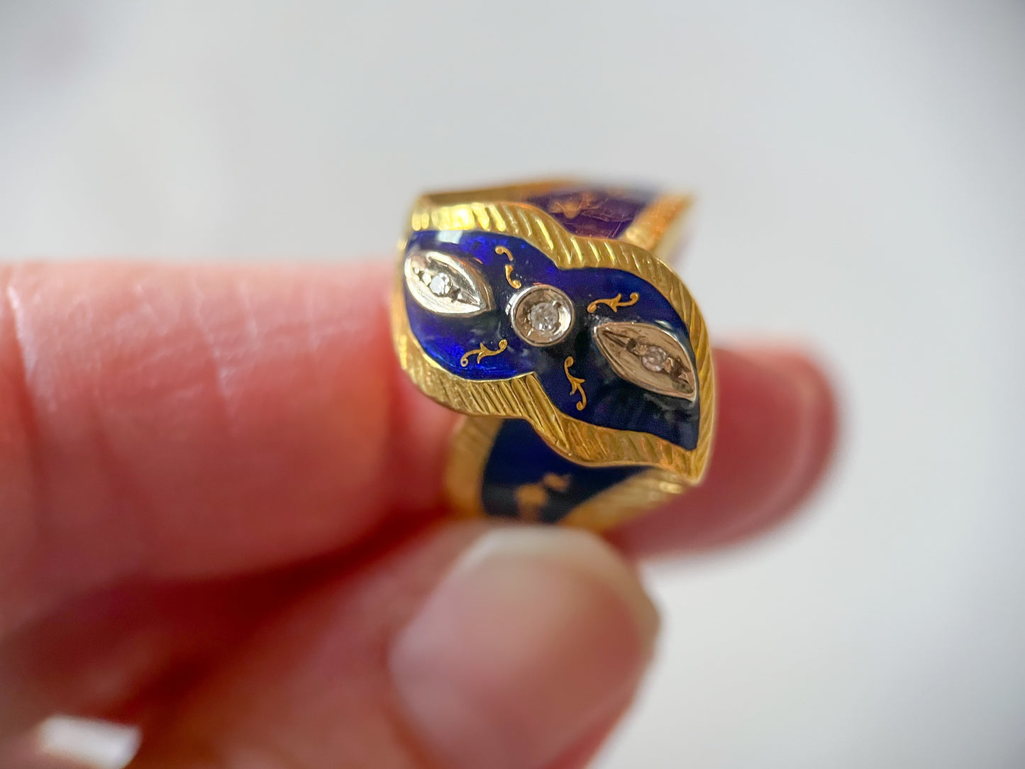 Vintage Enamel and Natural Diamond 18k Yellow Gold Italian Ring