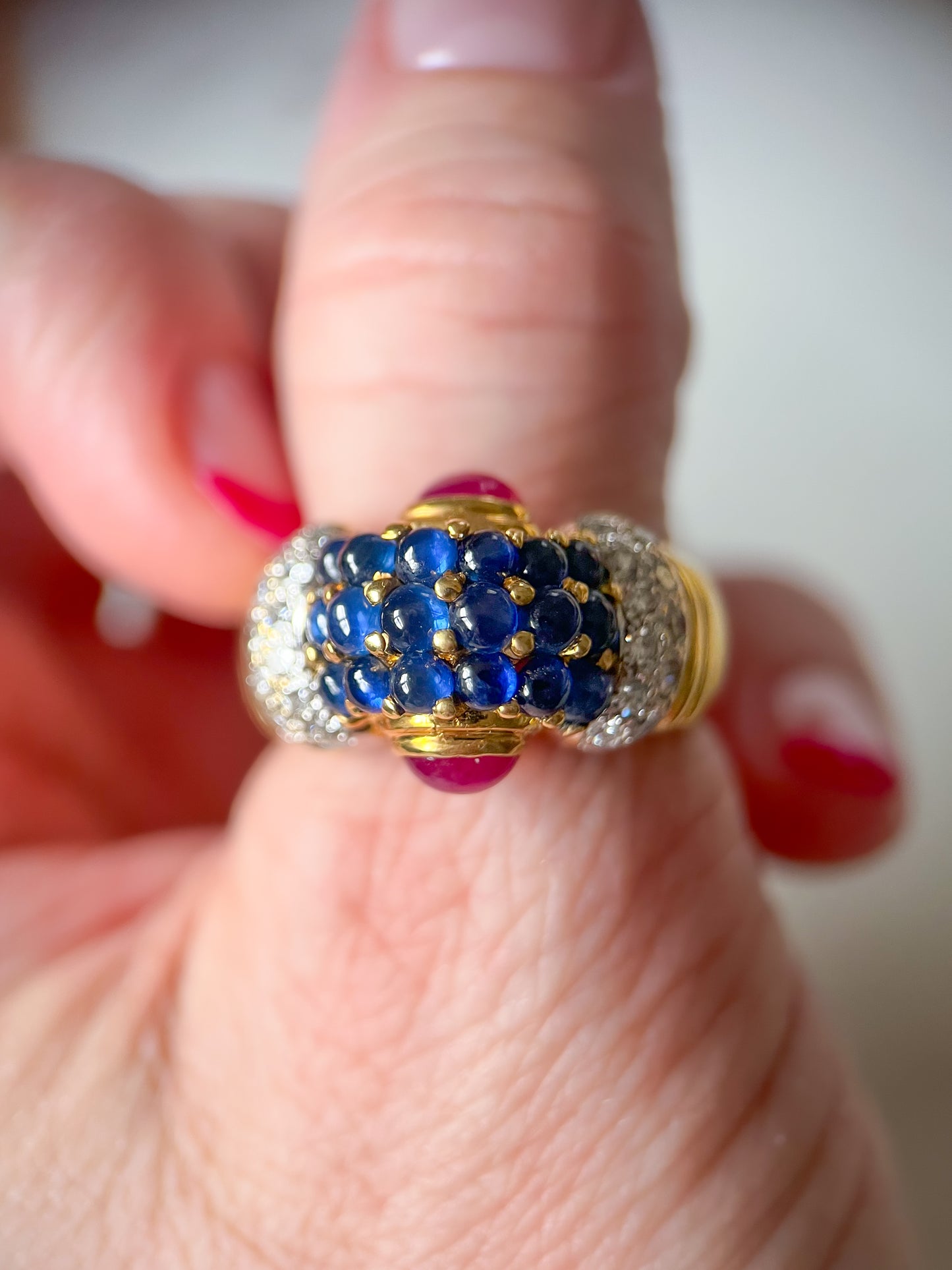 Vintage Cabochon Sapphire Dome 18k Yellow Gold Ring, circa 1990s