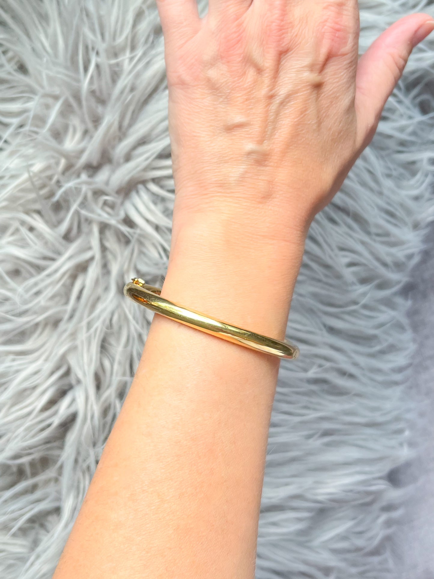 Vintage 18k Yellow Gold Tube Bangle