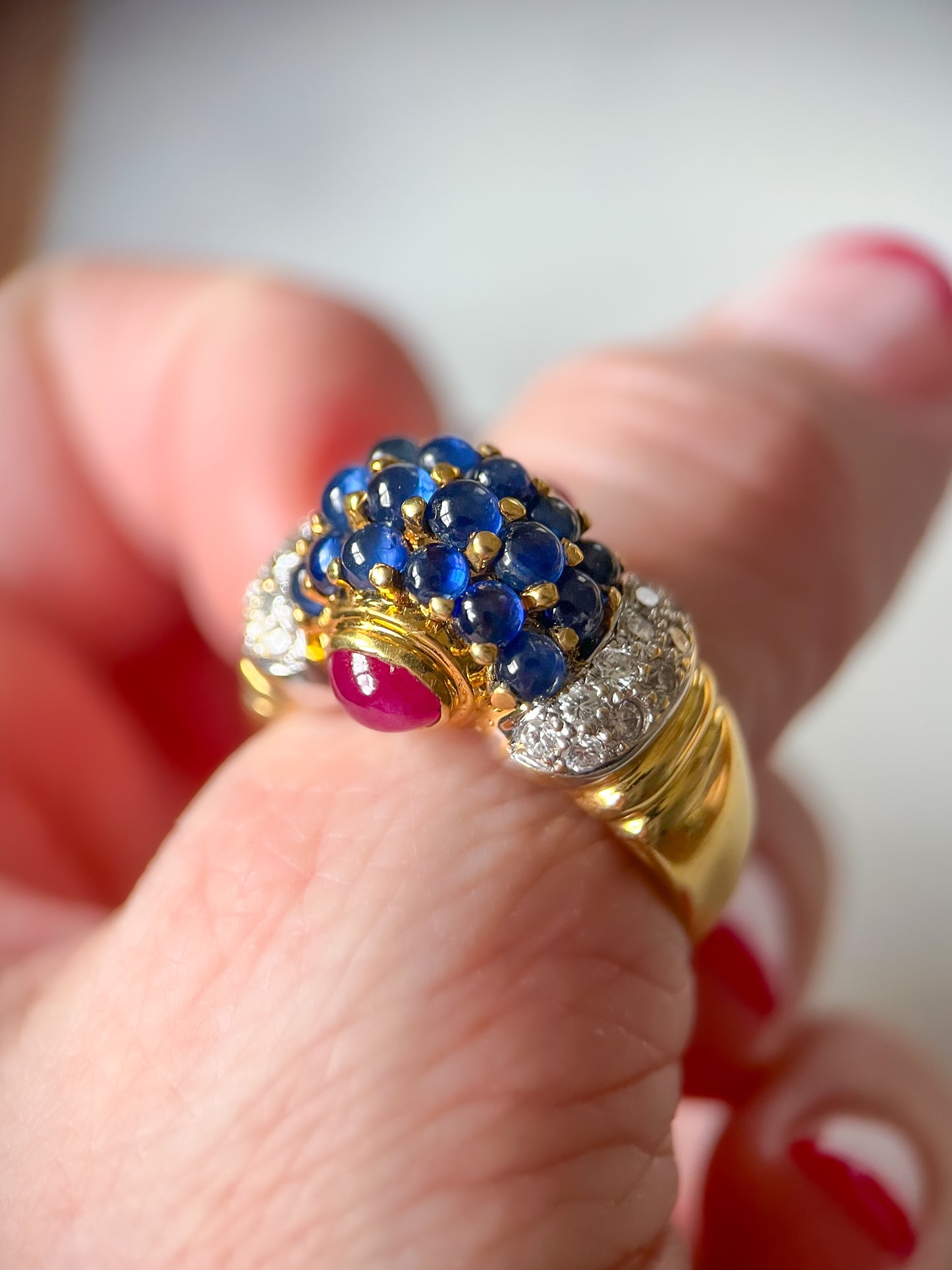Vintage Cabochon Sapphire Dome 18k Yellow Gold Ring, circa 1990s