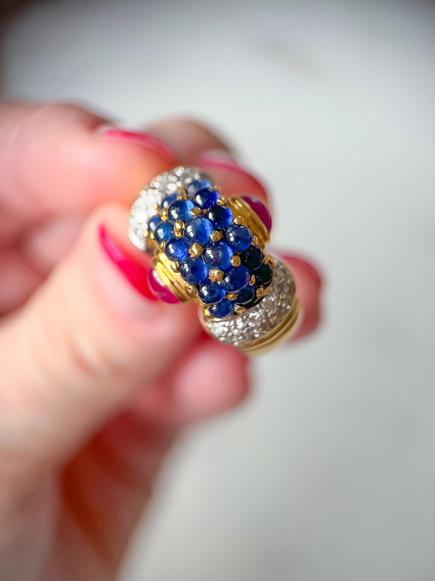 Vintage Cabochon Sapphire Dome 18k Yellow Gold Ring, circa 1990s