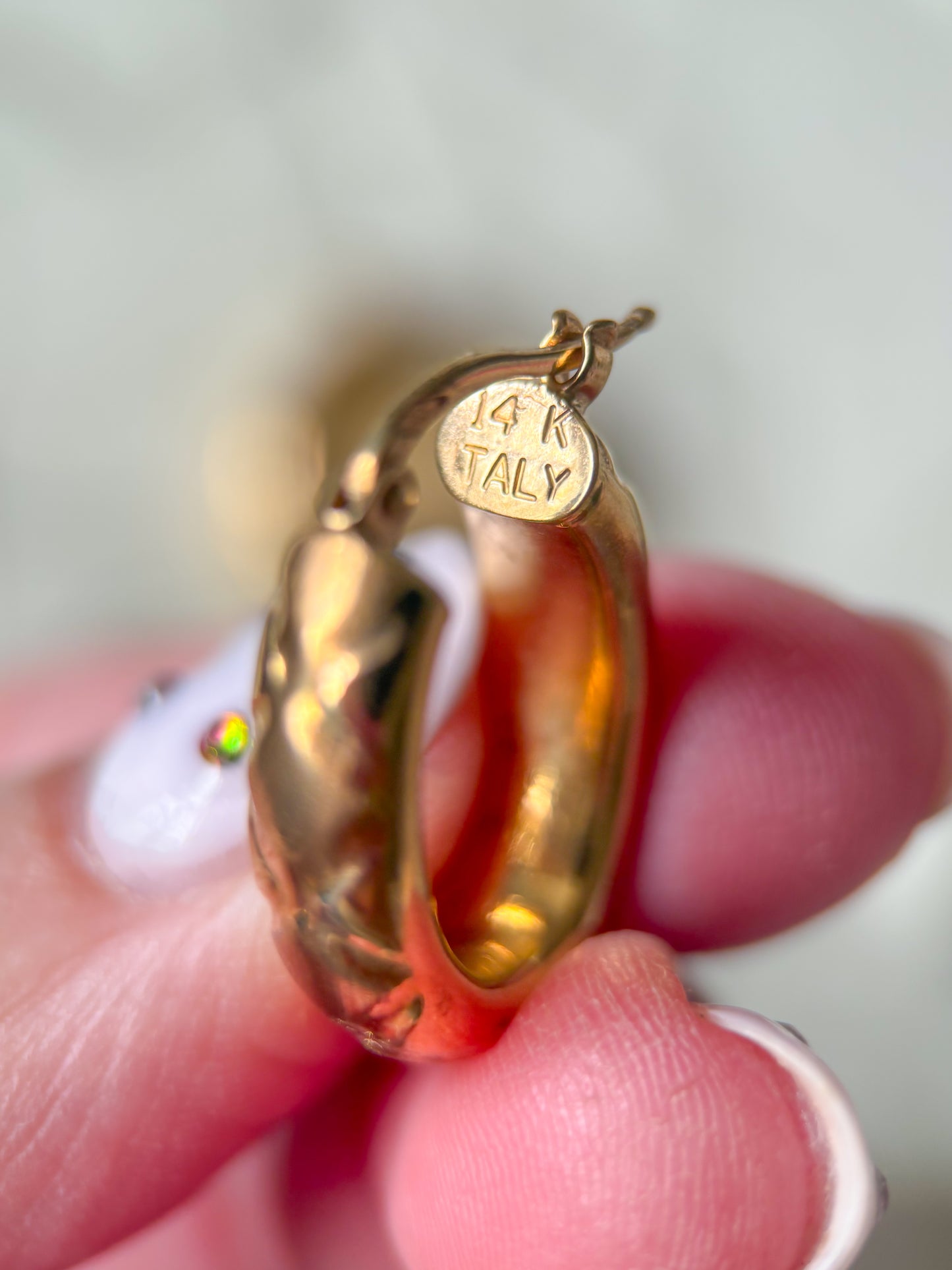 Vintage 14k Yellow Gold Quilted Puffy Oval Shaped Hoops