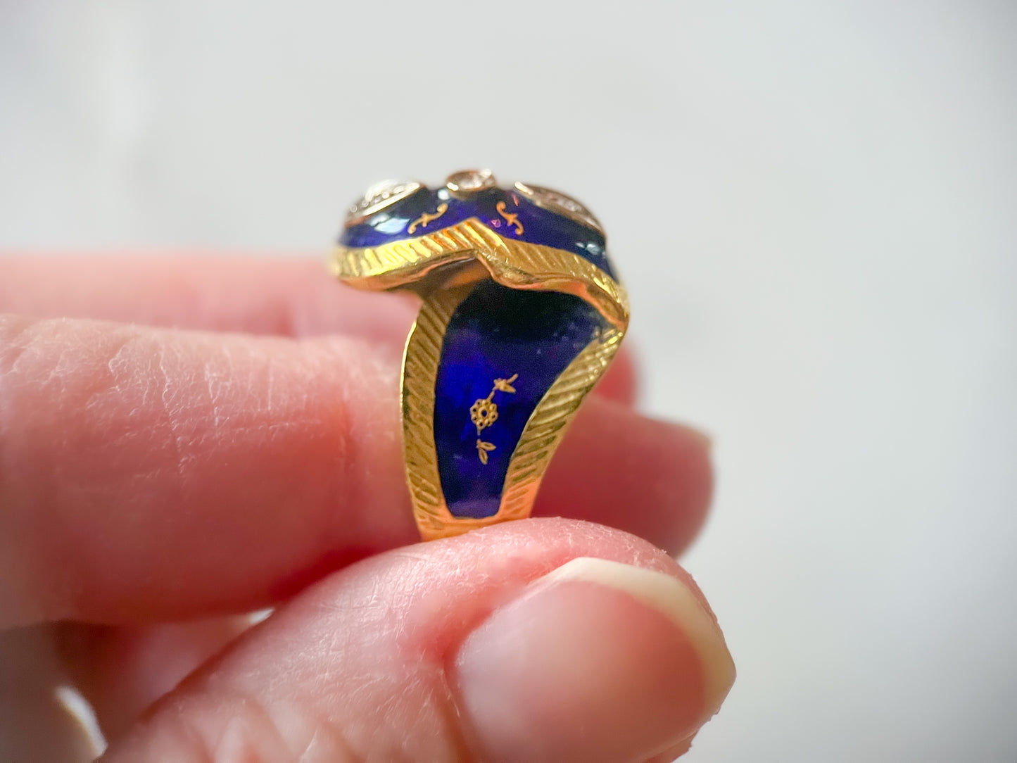Vintage Enamel and Natural Diamond 18k Yellow Gold Italian Ring