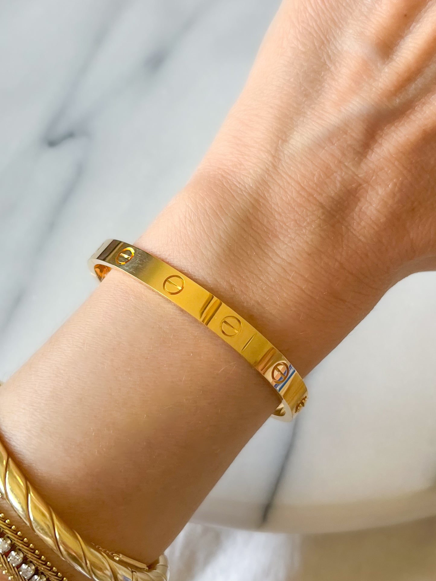 Size 17 18k Yellow Gold Solid Screw Bangle