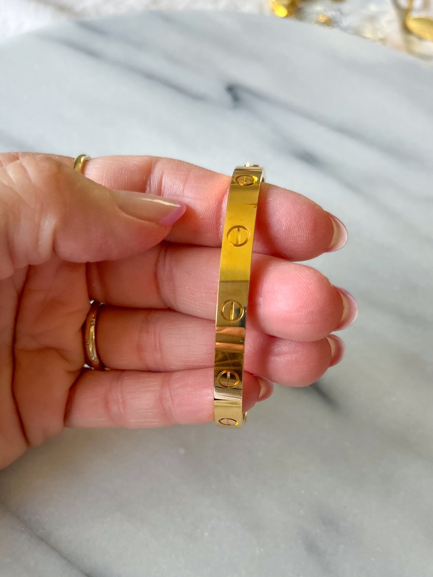 Size 17 18k Yellow Gold Solid Screw Bangle