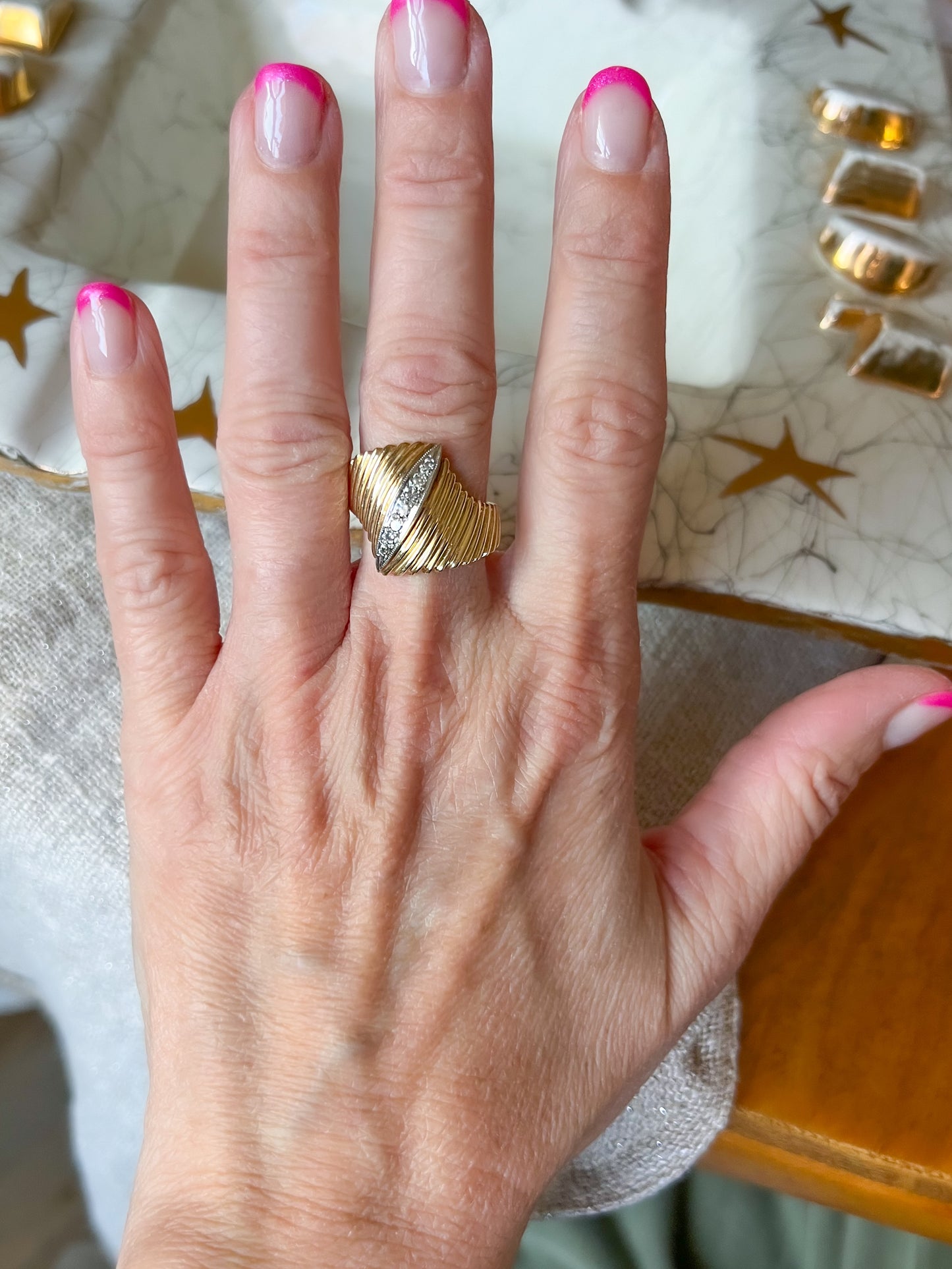 Vintage Natural Diamond Ribbed 14k Yellow Gold Ring