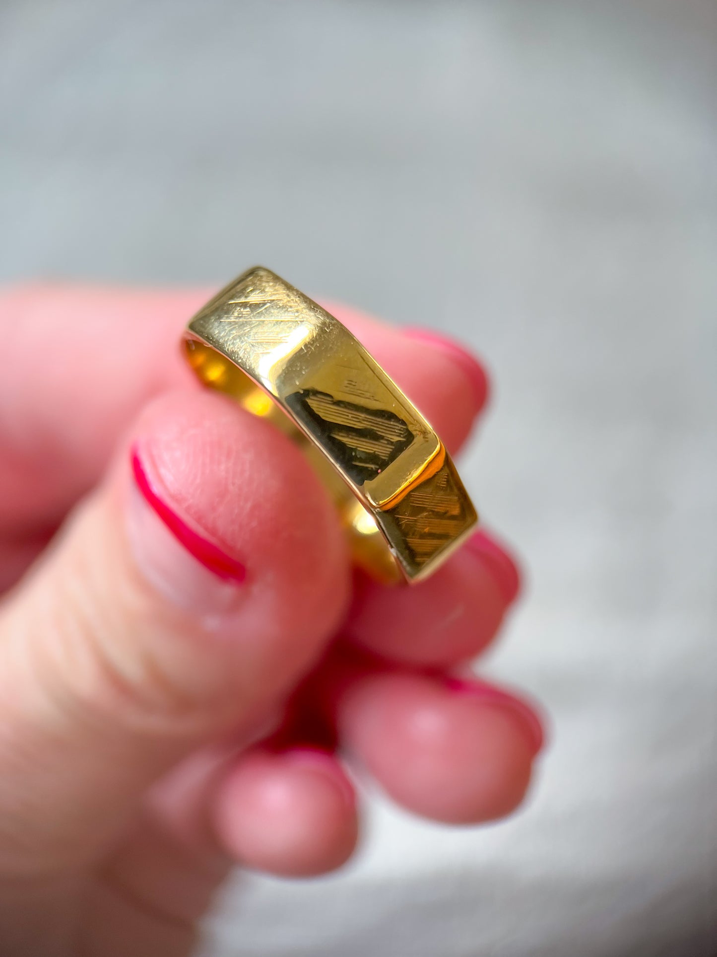 Vintage 14k Yellow Gold Etched Band