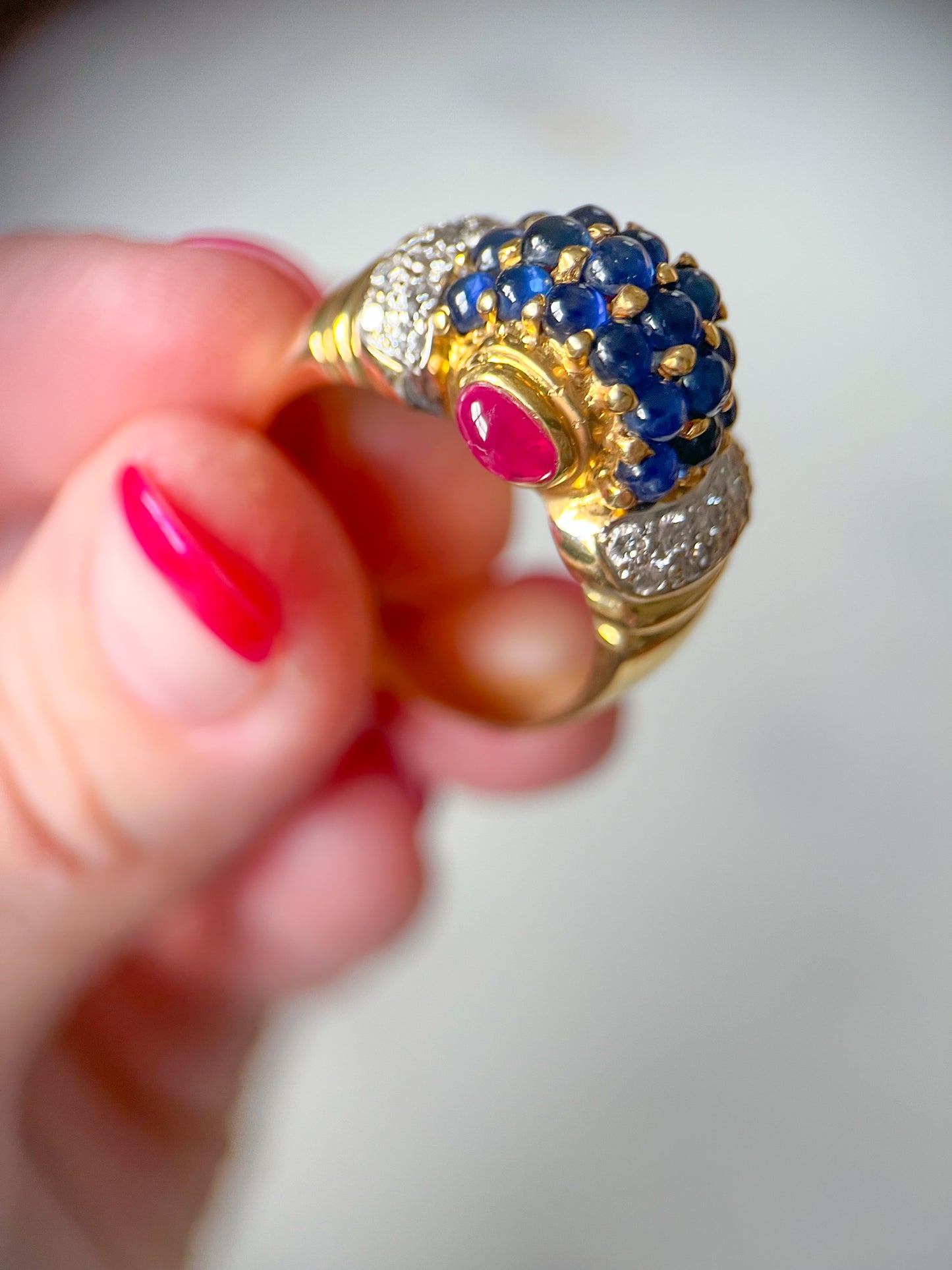 Vintage Cabochon Sapphire Dome 18k Yellow Gold Ring, circa 1990s