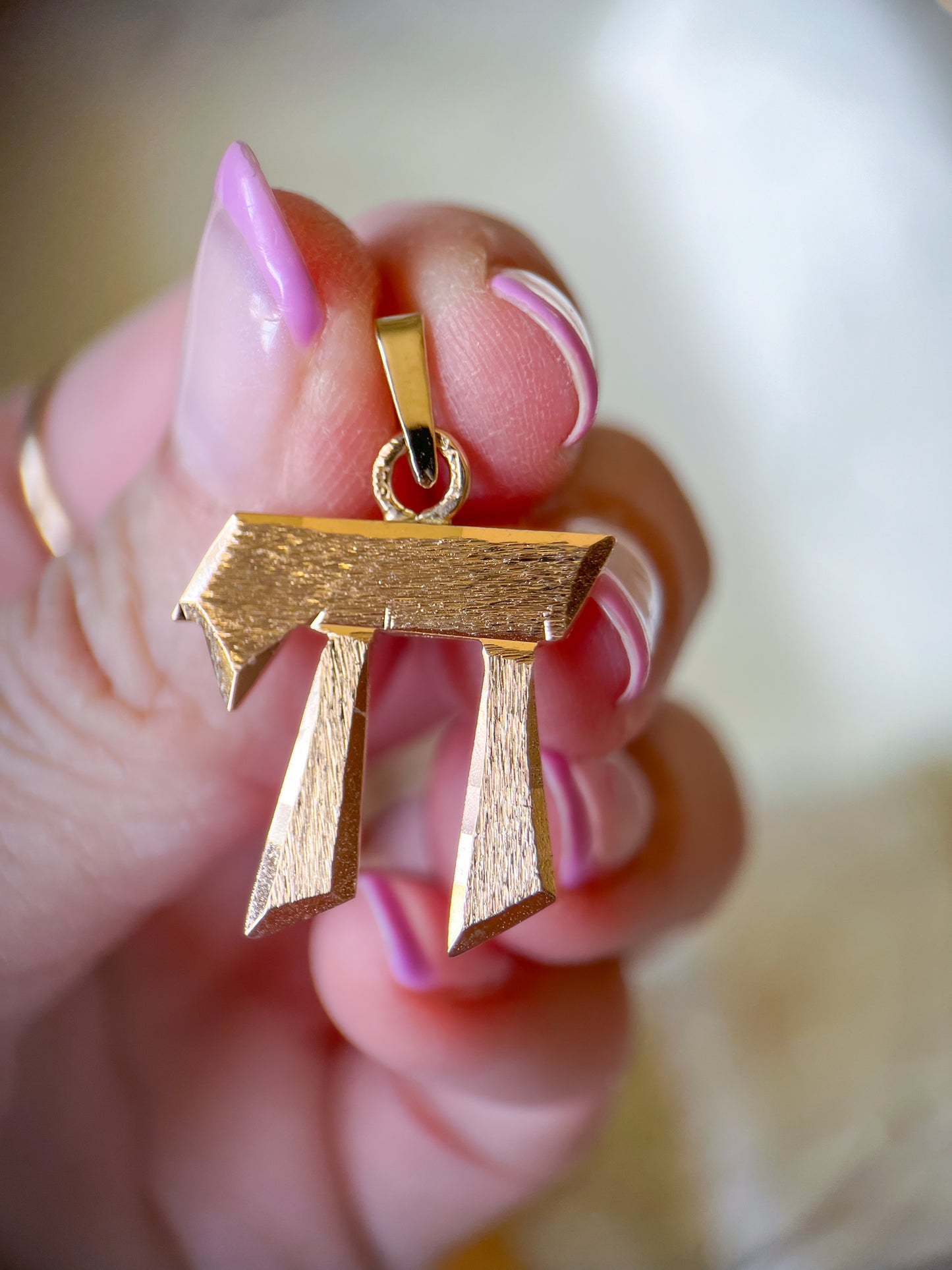Vintage Etched Chai 14k Yellow Gold Charm