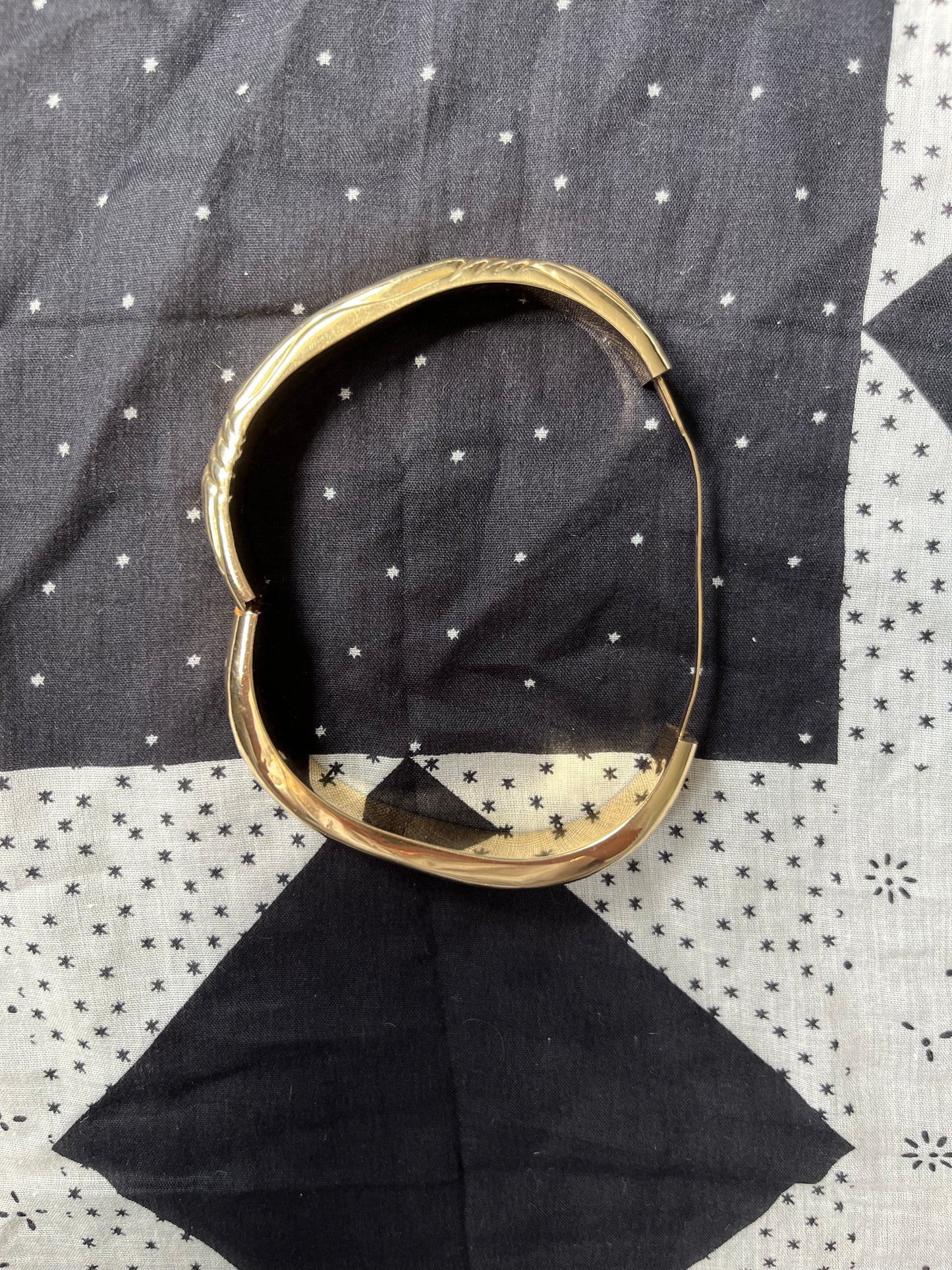 Vintage Wavy 14k Yellow Gold Bangle - Circa 1980s