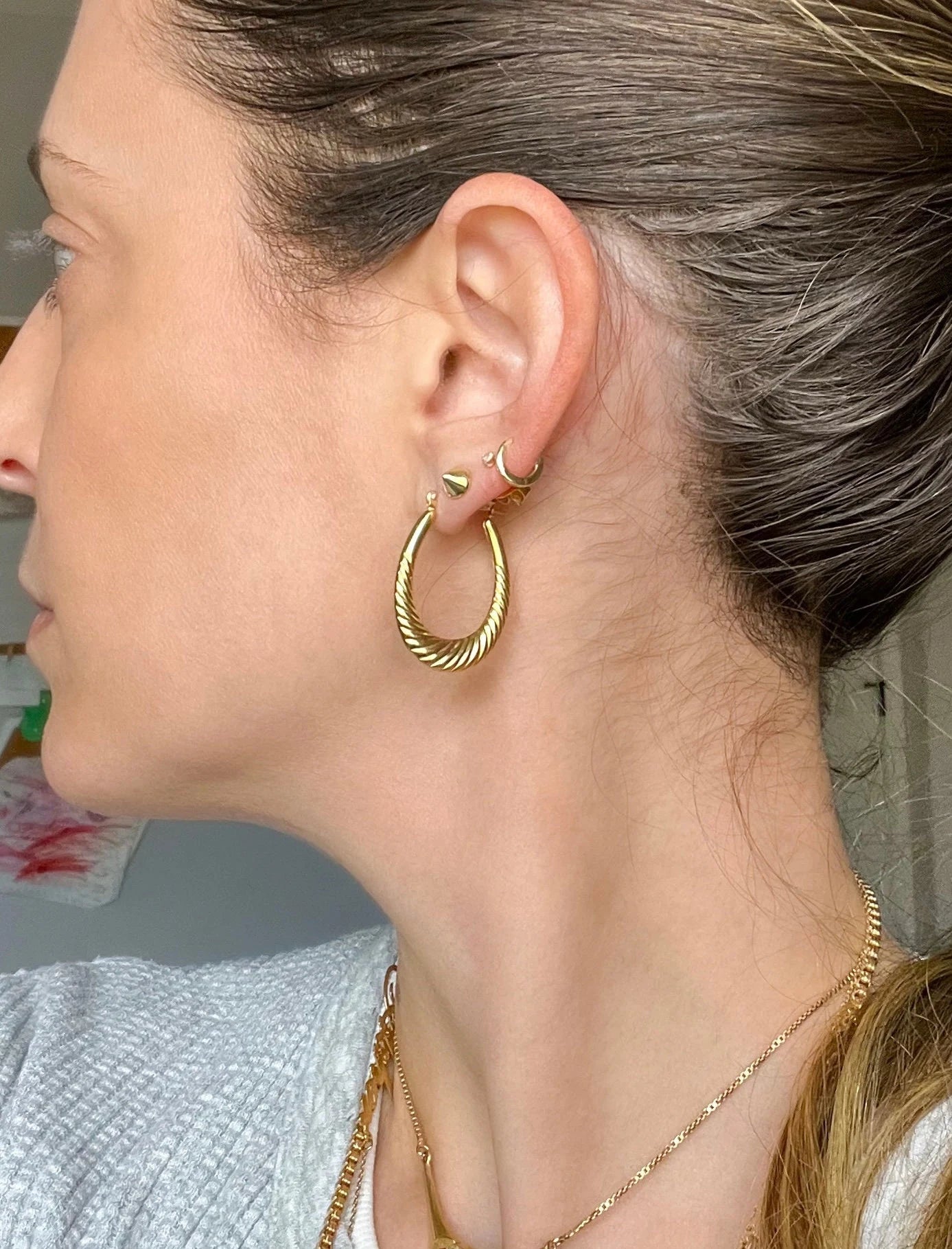 Vintage Oval Elongated Ribbed 14k Yellow Gold Hoop Earrings