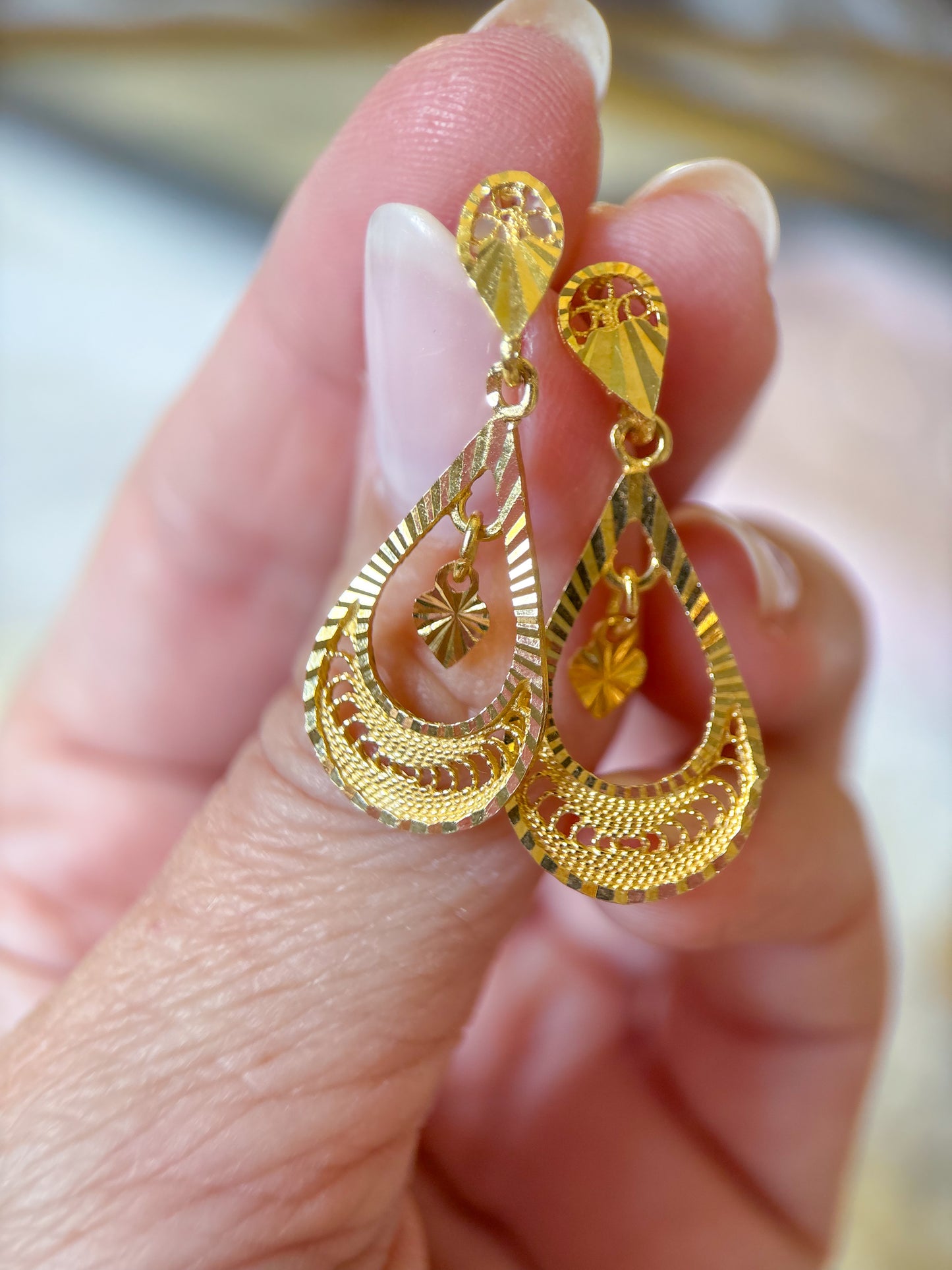 Vintage Dangle 14k Yellow Gold Earrings with Mini Hearts