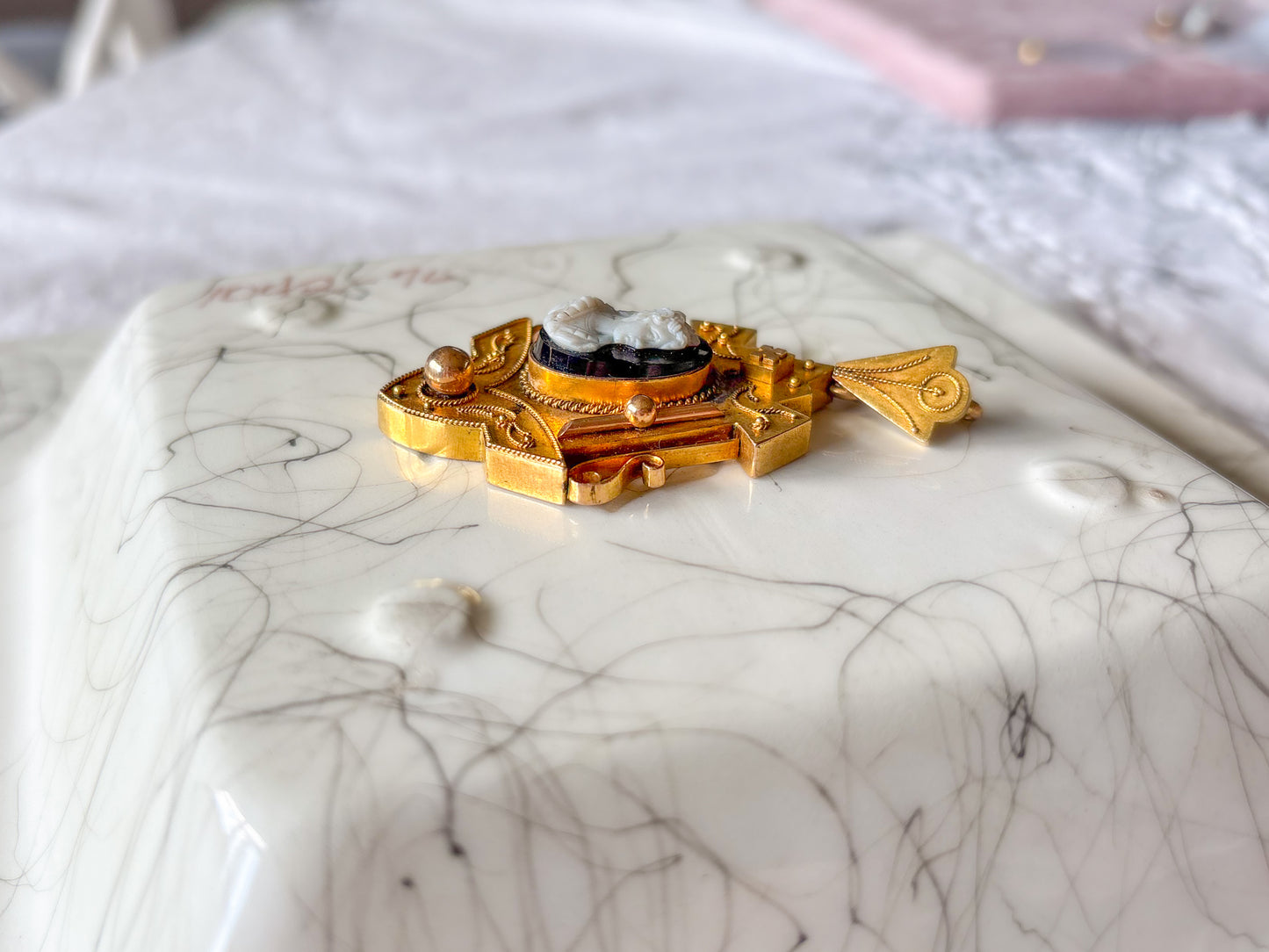 Antique 10k Yellow Gold Cameo Brooch