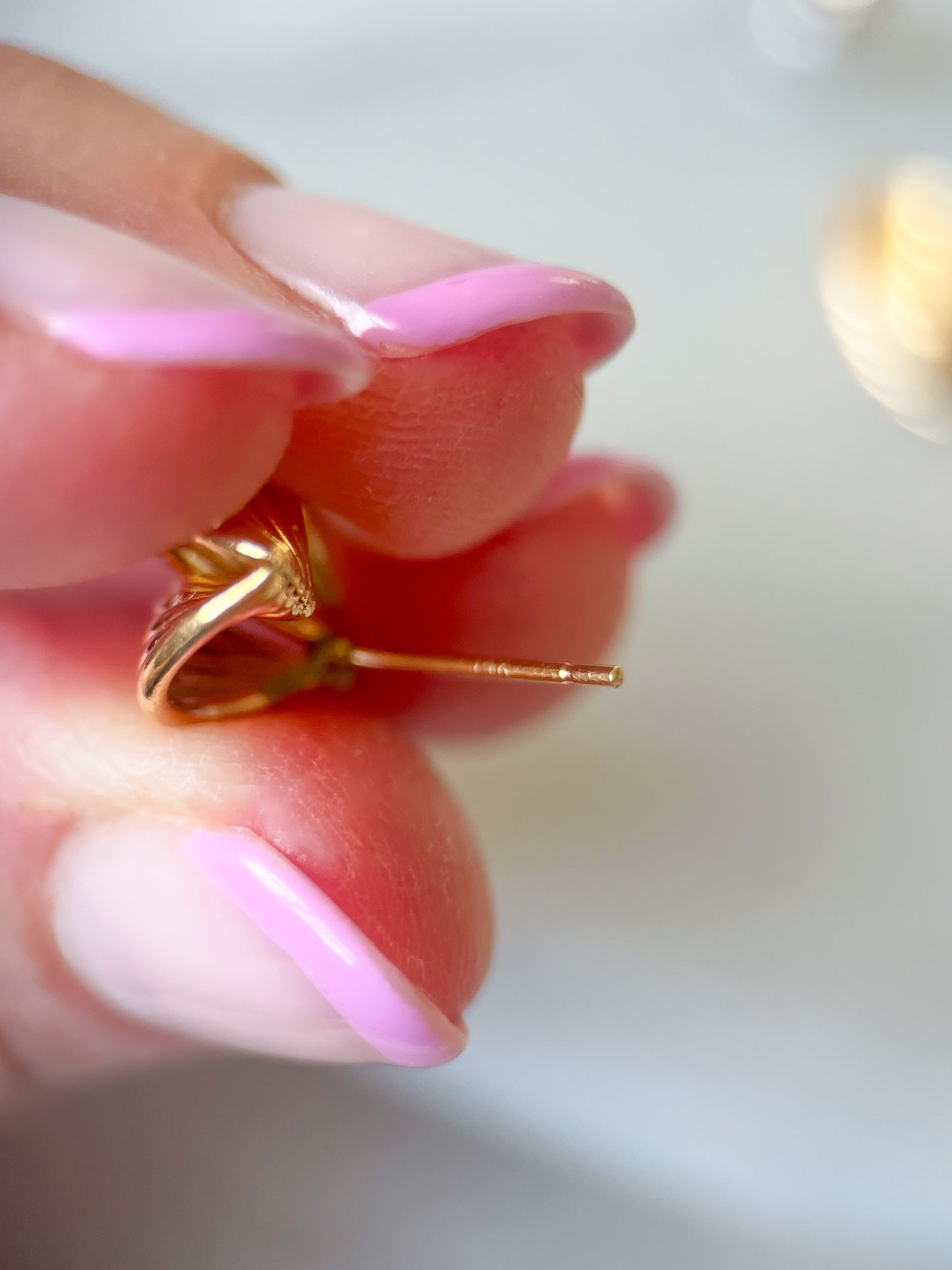 Vintage Shell 14k Yellow Gold Stud Earrings