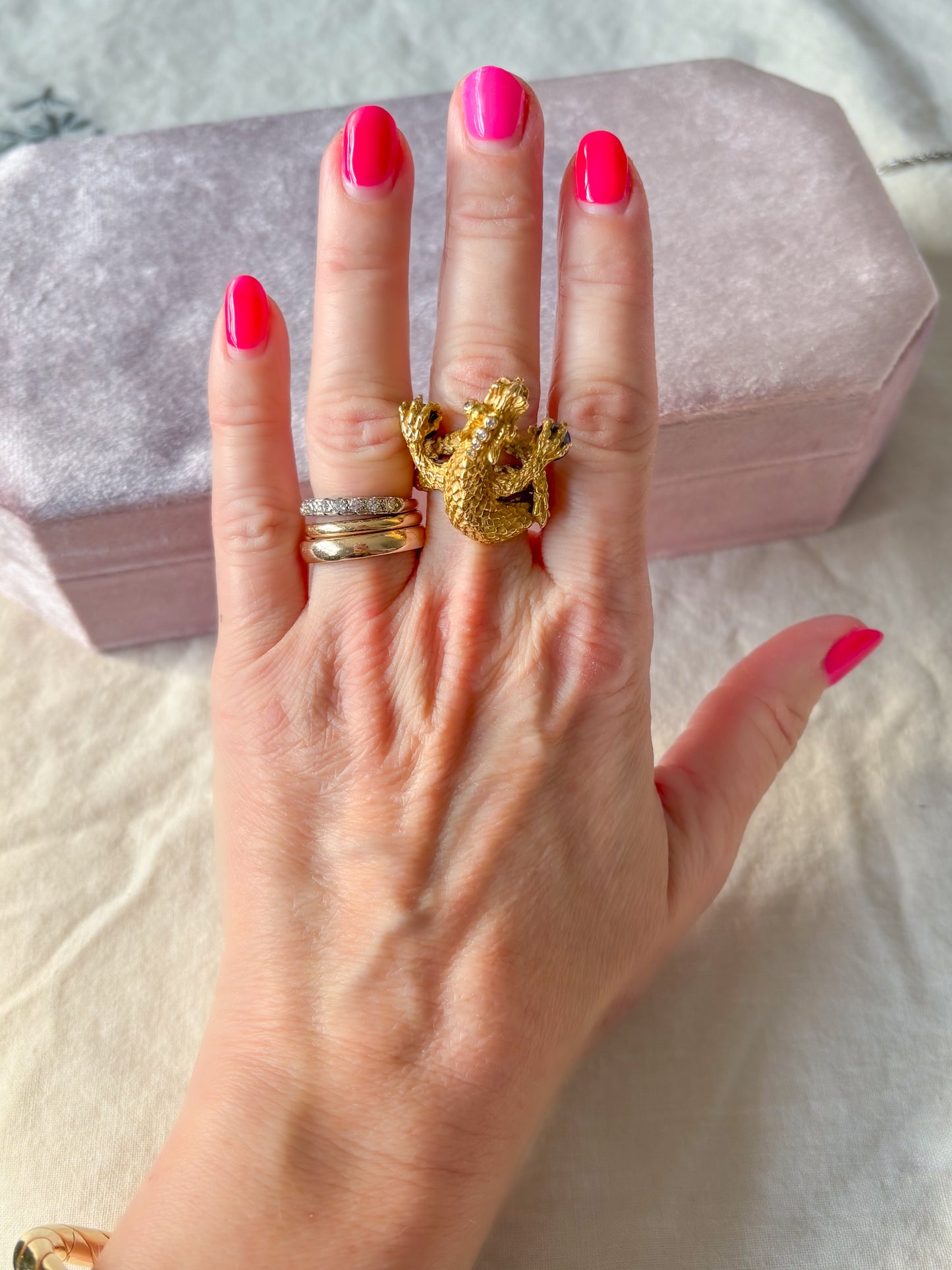 Vintage Mother of Dragons Ring with Natural Diamonds and Lapis Lazuli 18k Yellow Gold Statement Ring