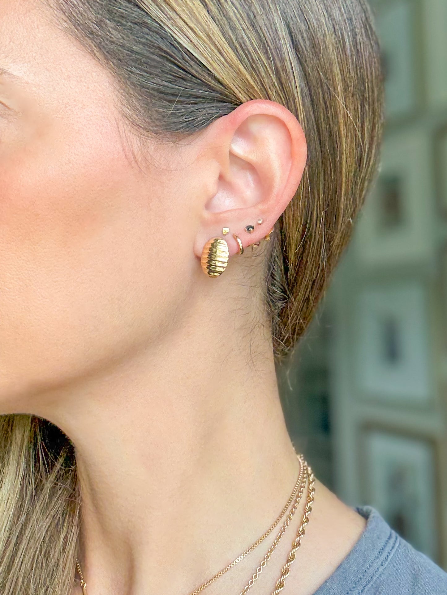 Vintage Oval Ribbed Stud 14k Yellow Gold Earrings