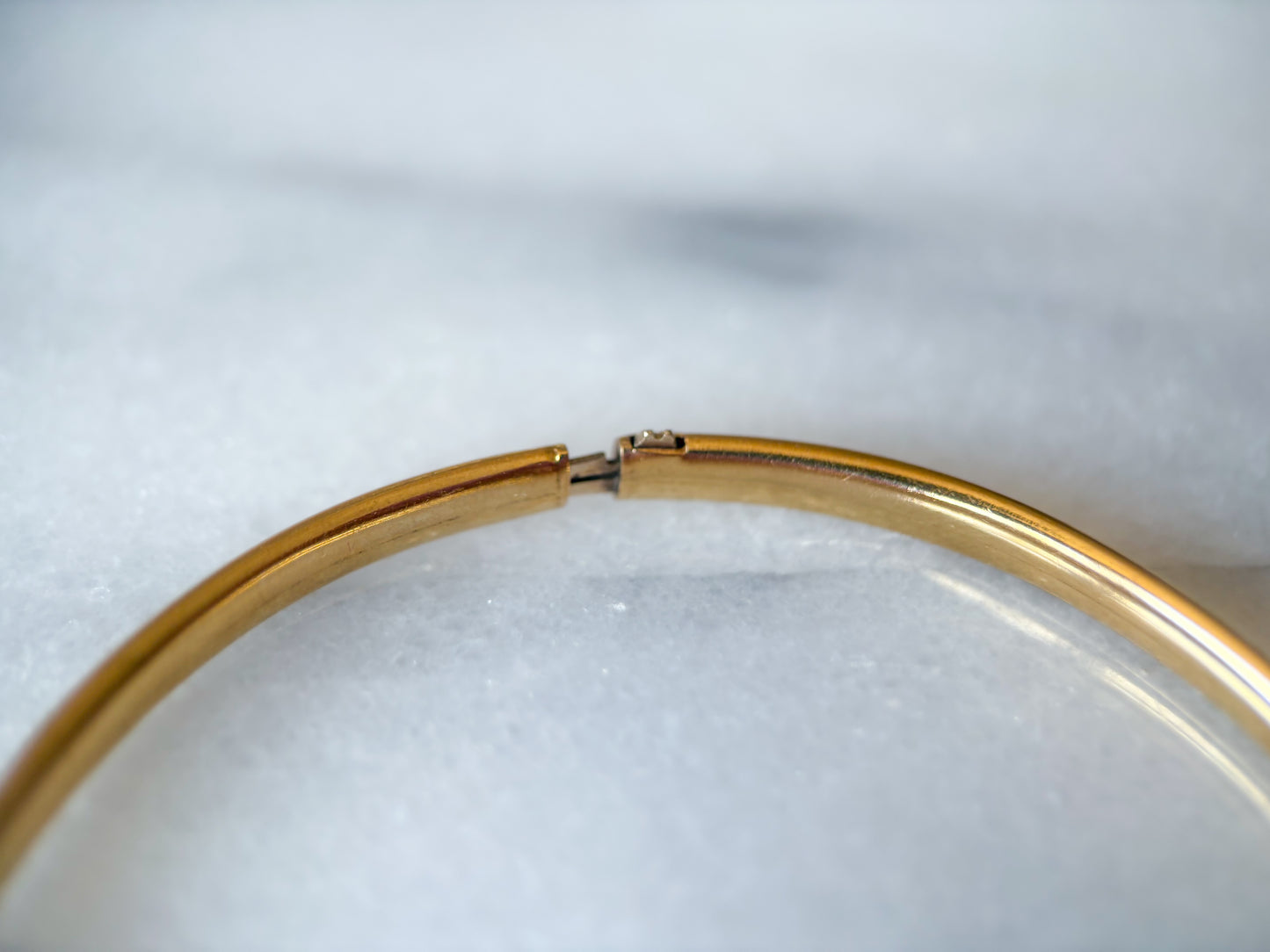 Vintage Thin 10k Yellow Gold Hinged Bangle