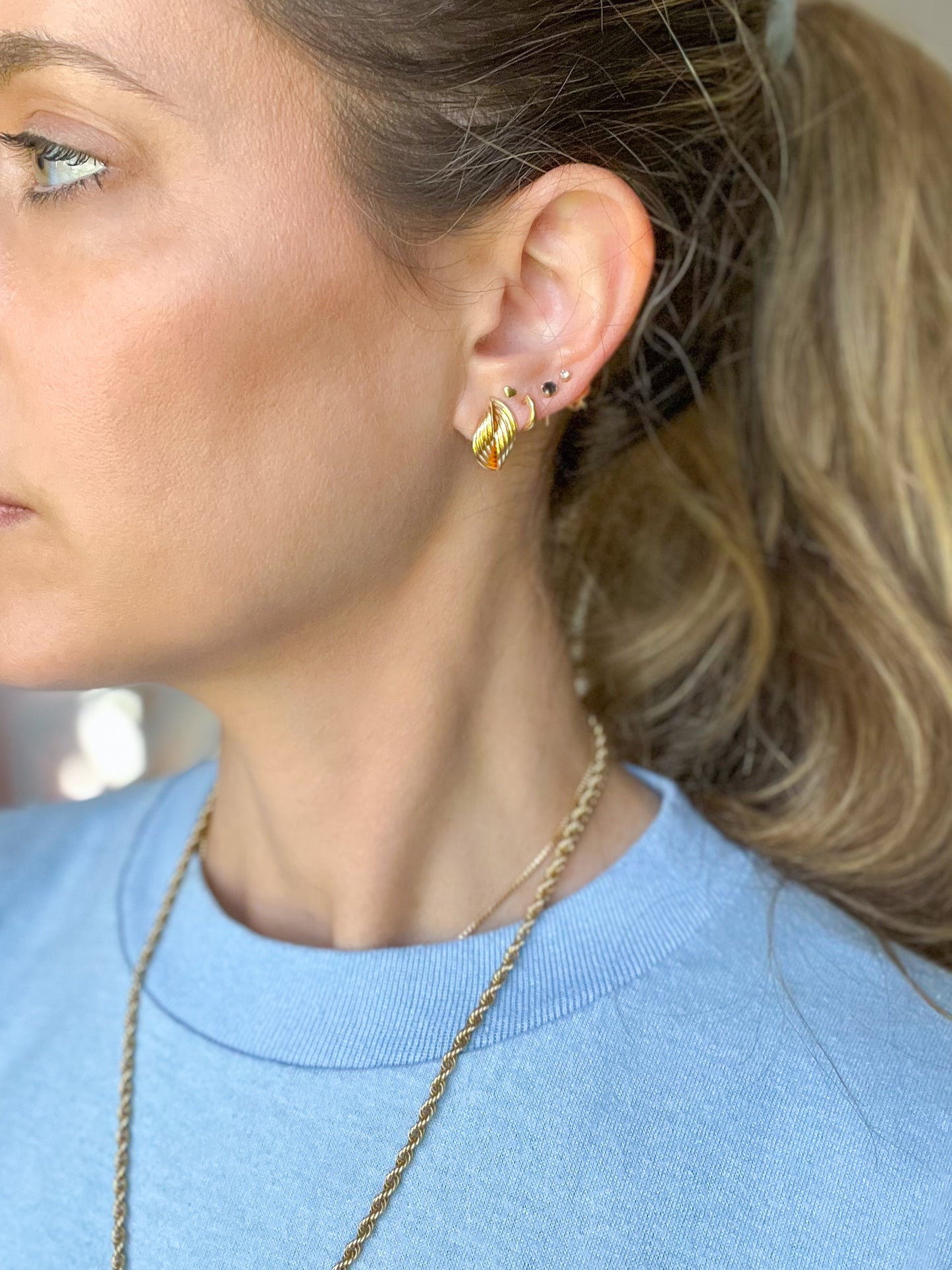 Vintage Shell 14k Yellow Gold Stud Earrings