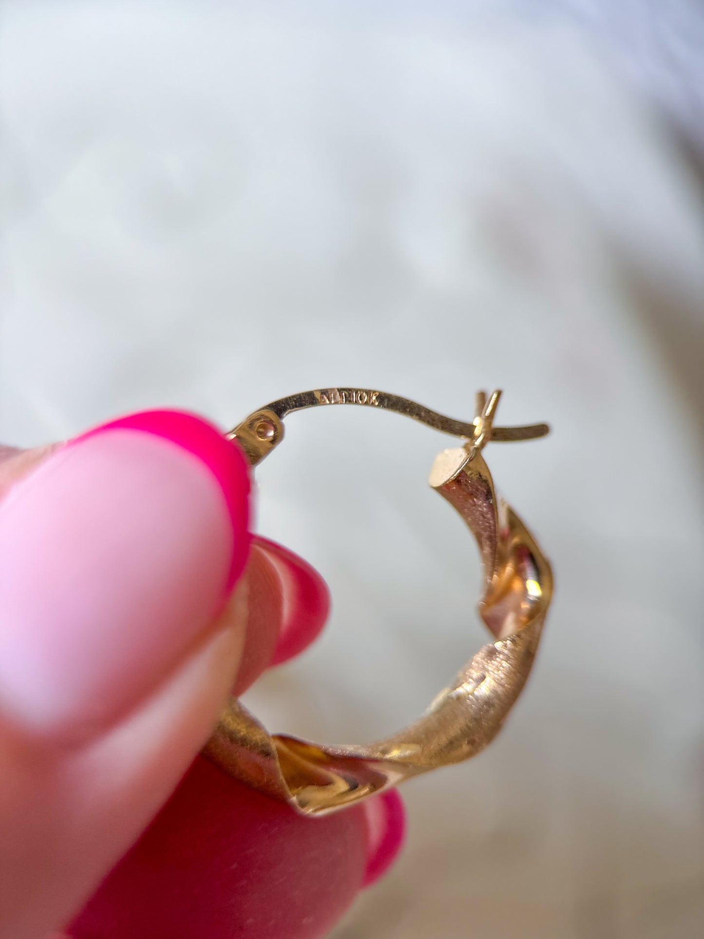Vintage Twist 10k Yellow Gold Hoop Earrings