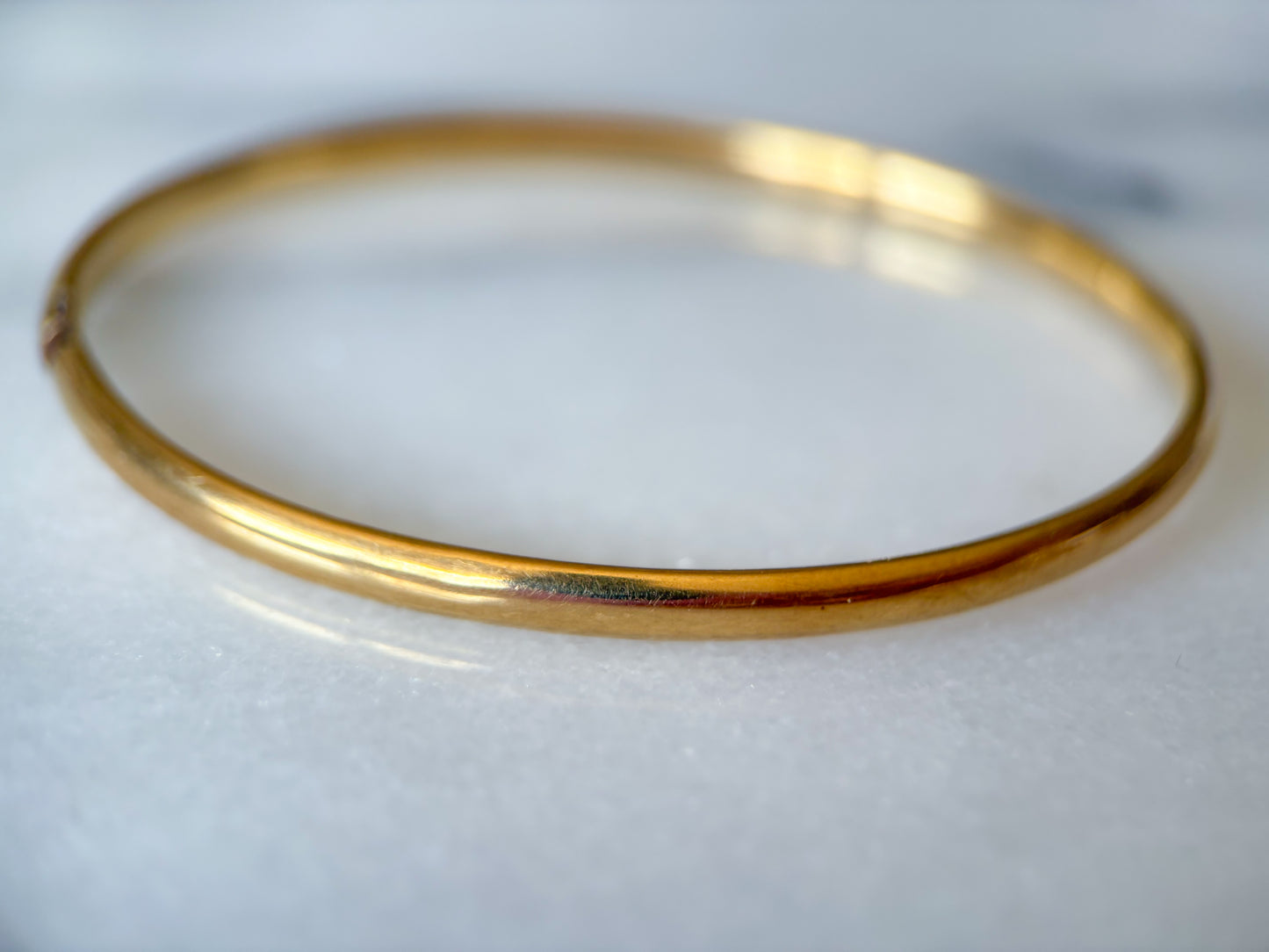 Vintage Thin 10k Yellow Gold Hinged Bangle
