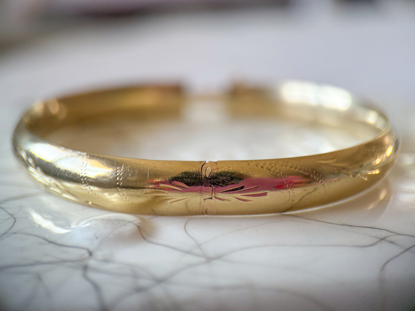 Vintage Chunky 14k Yellow Gold Hinged Bangle