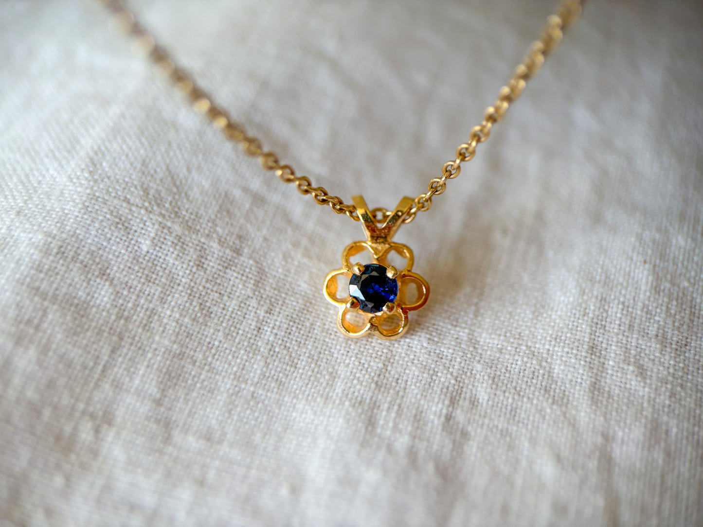 Vintage Natural Sapphire Flower 14k Yellow Gold Charm