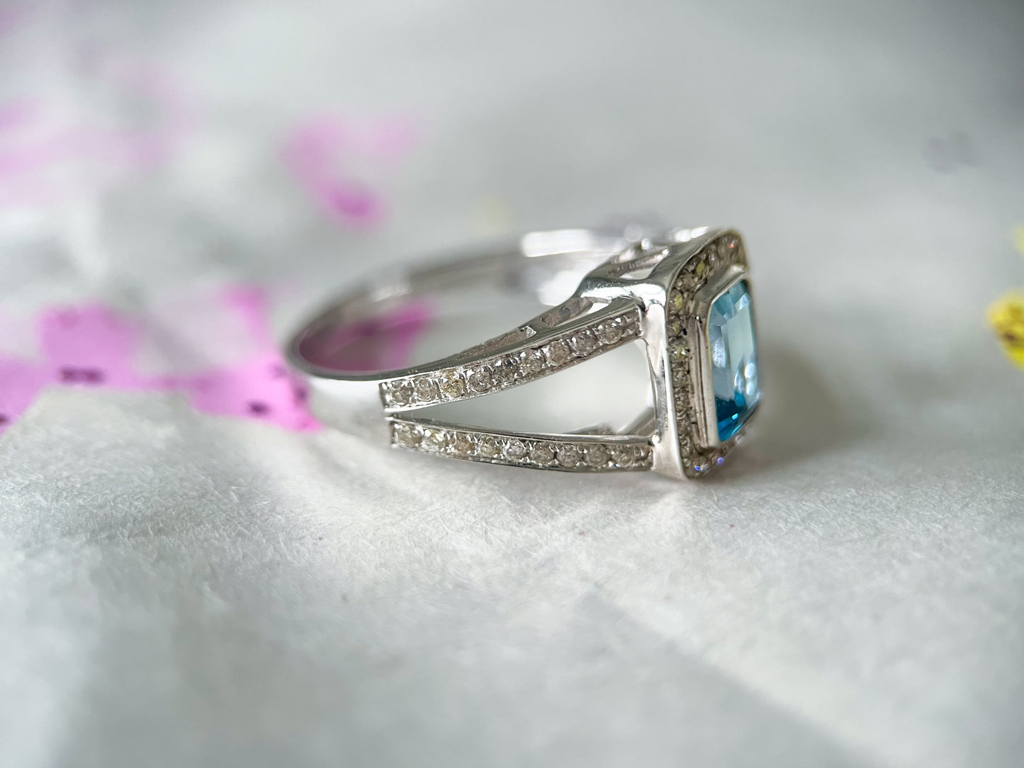 Vintage Emerald Topaz 14k White Gold Double Shank Ring