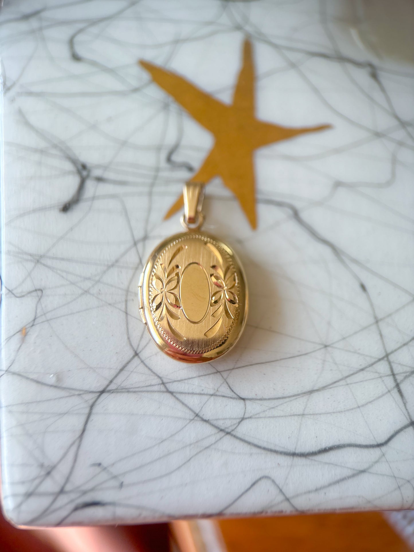 Vintage Oval Locket 14k Yellow Gold Charm