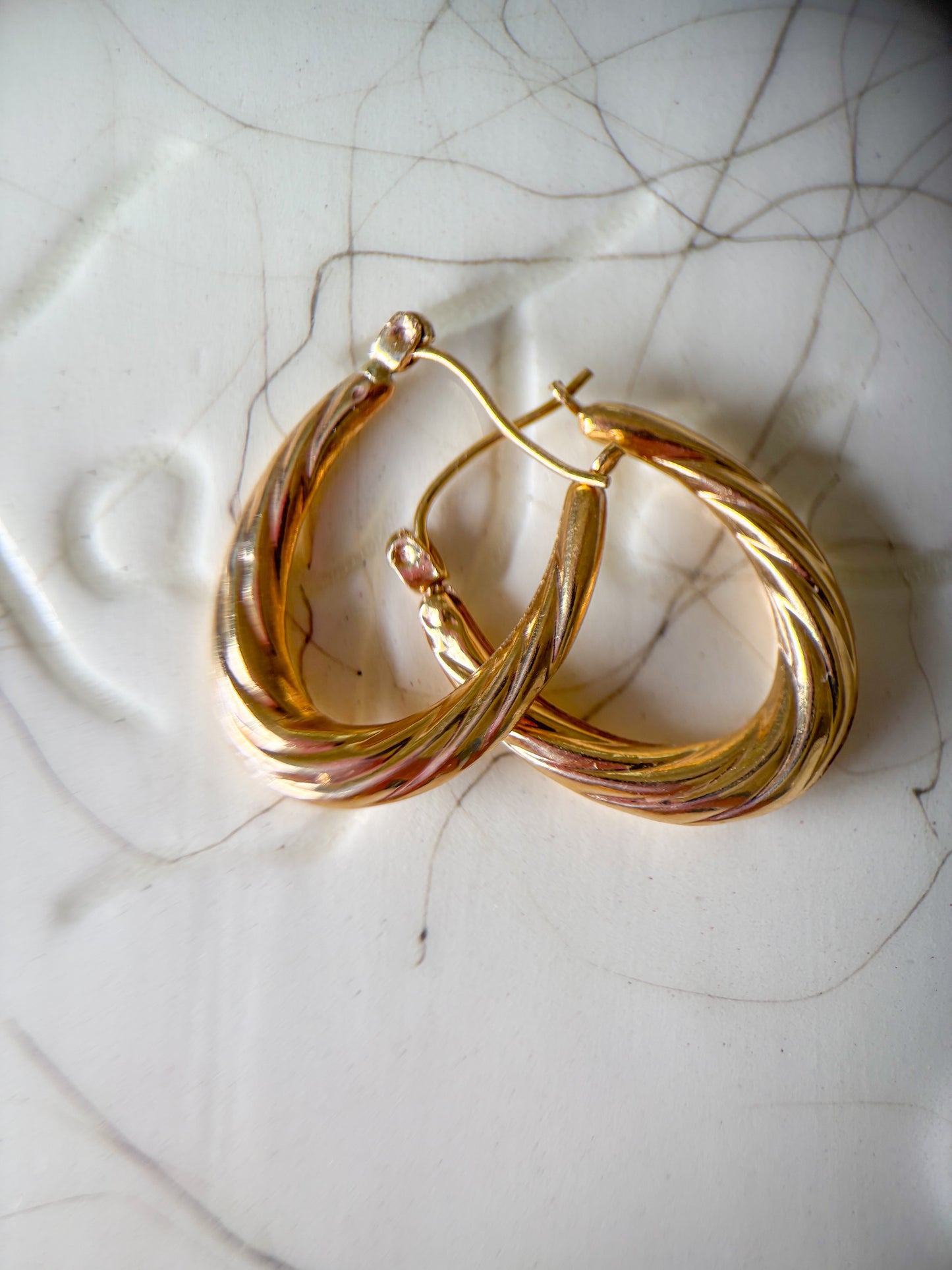 Vintage Twist 10k Yellow Gold Oval Hoop Earrings