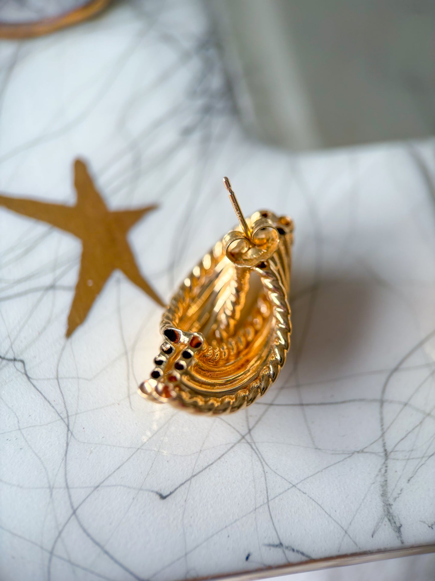 Vintage Large Shell 14k Yellow Gold Stud Earrings