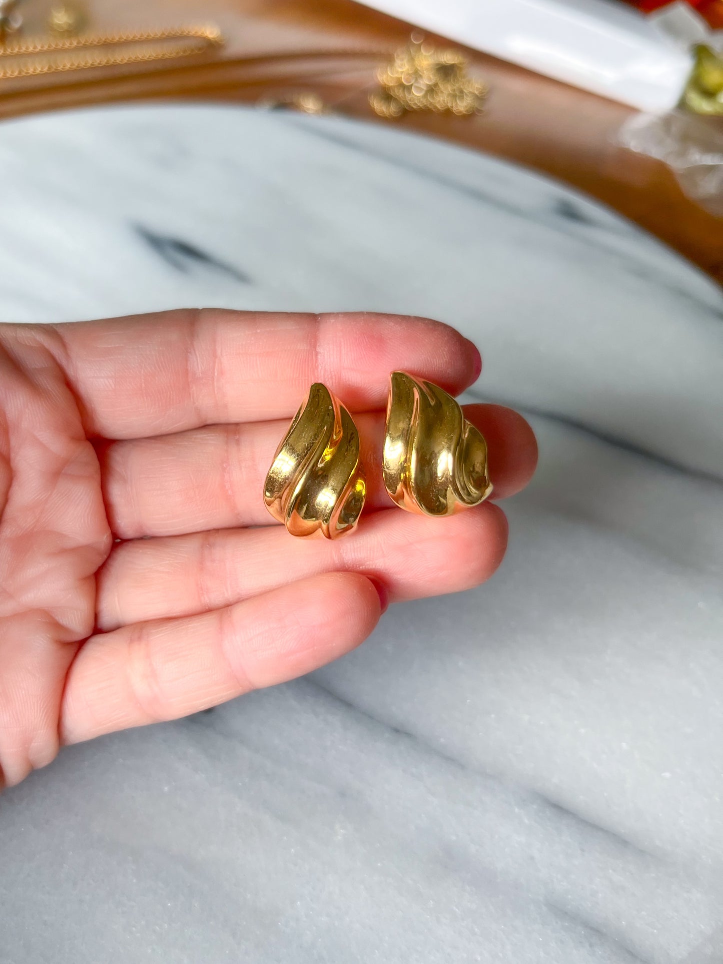 Vintage Puffy Ribbed Tear Drop 14k Yellow Gold Stud Earrings