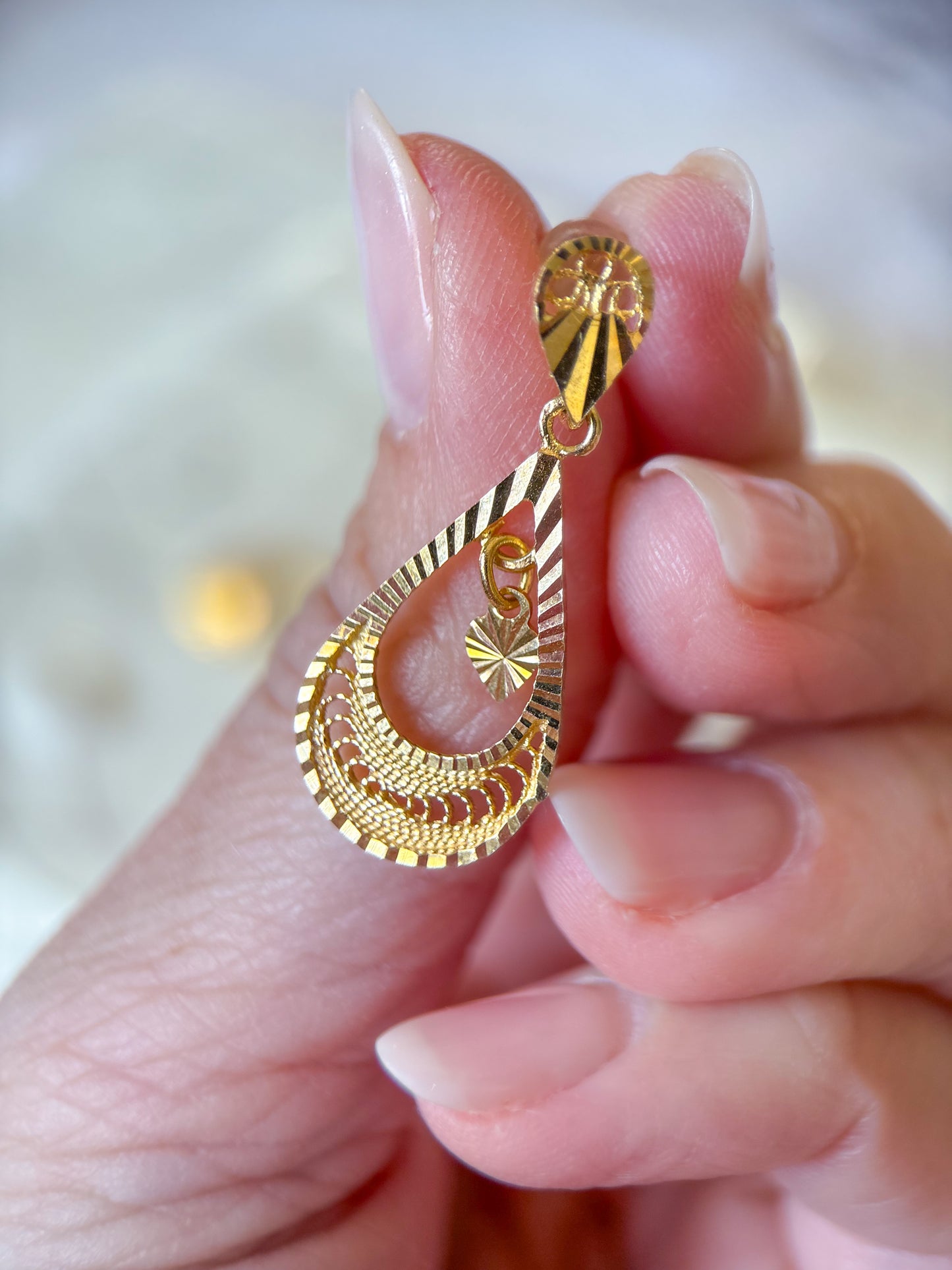 Vintage Dangle 14k Yellow Gold Earrings with Mini Hearts