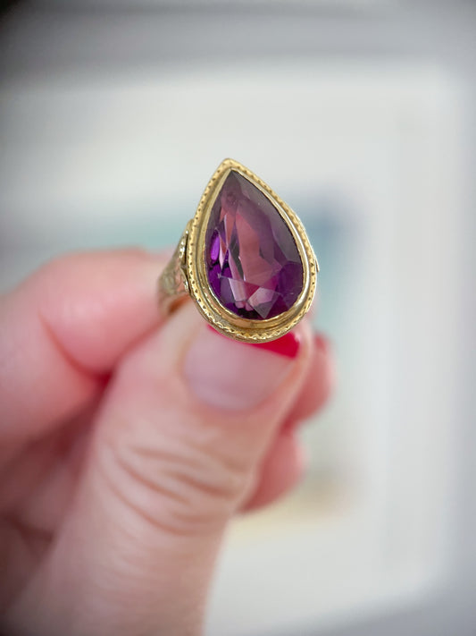 Vintage Pear Shaped Amethyst 14k Yellow Gold Ring