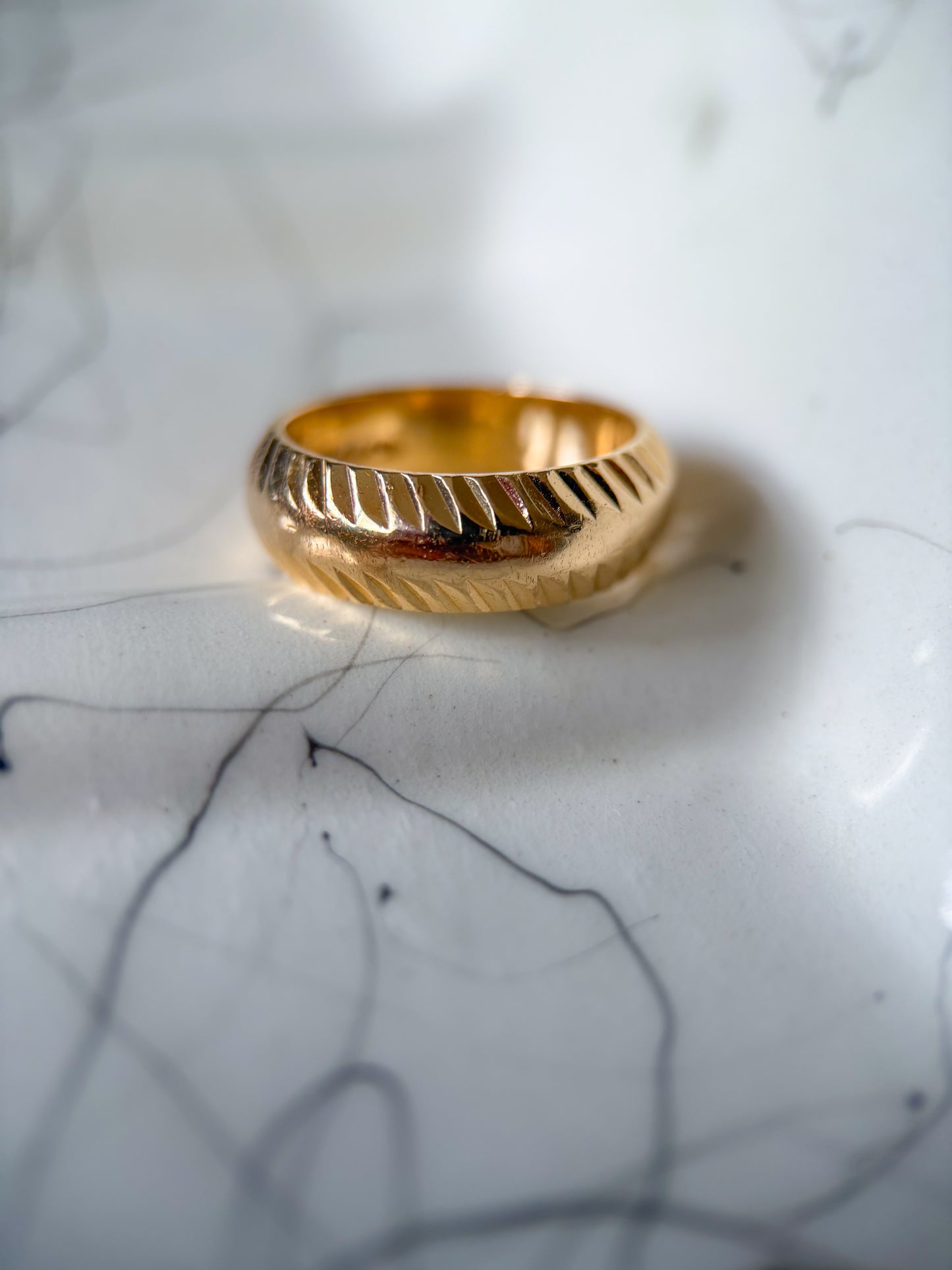 Vintage 14k Yellow Gold Etched Band