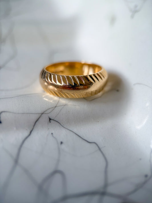 Vintage 14k Yellow Gold Etched Band