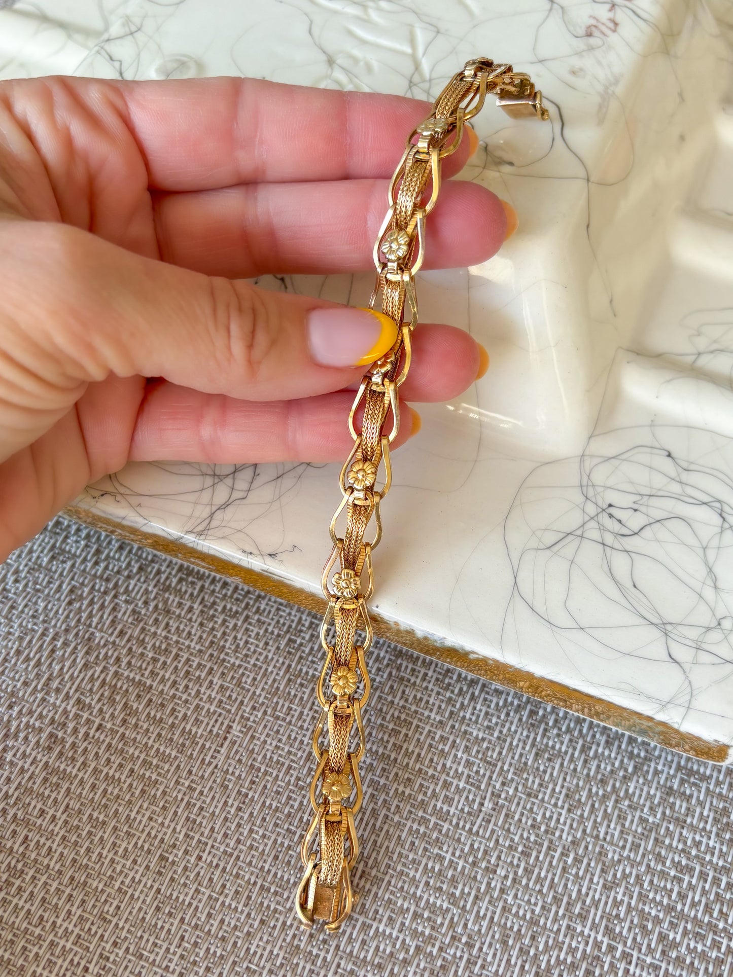Vintage Link Bracelet with Flowers 14k Yellow Gold 7 Inch Bracelet