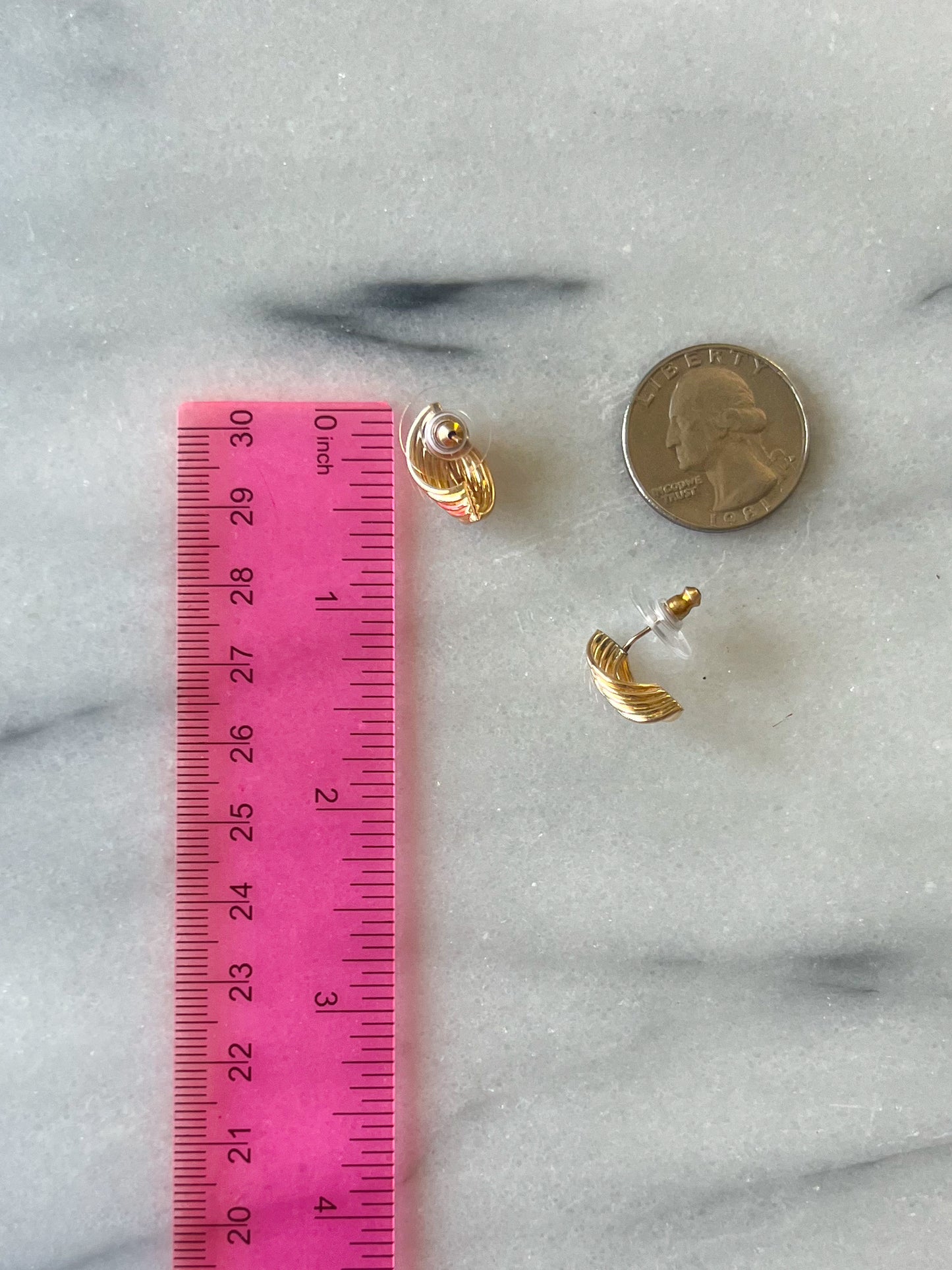 Vintage Shell 14k Yellow Gold Stud Earrings
